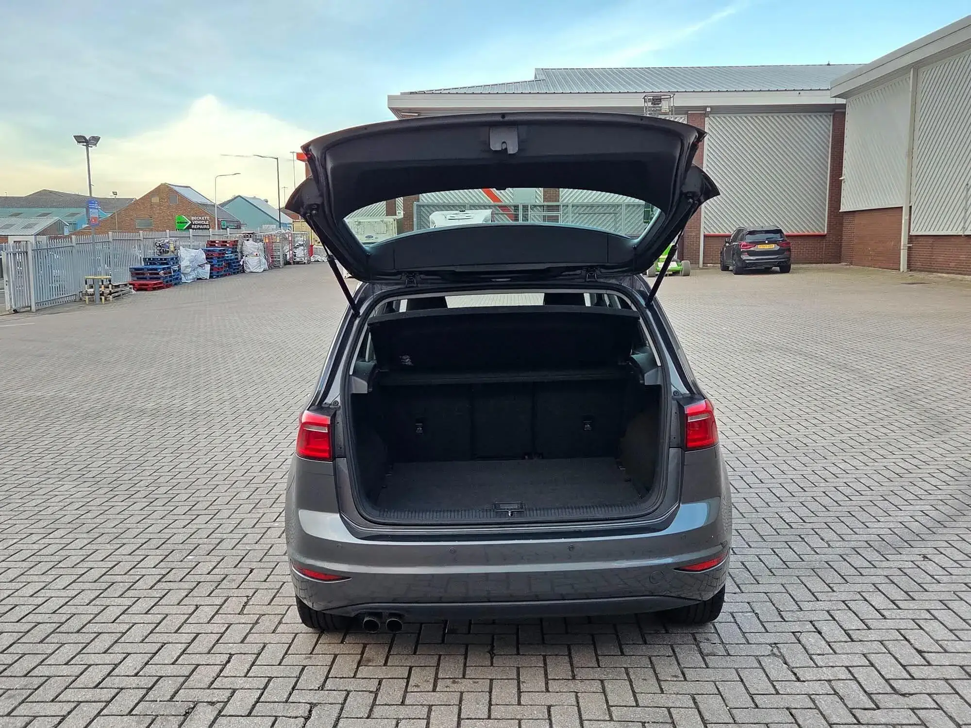 Volkswagen Golf SV Image 37