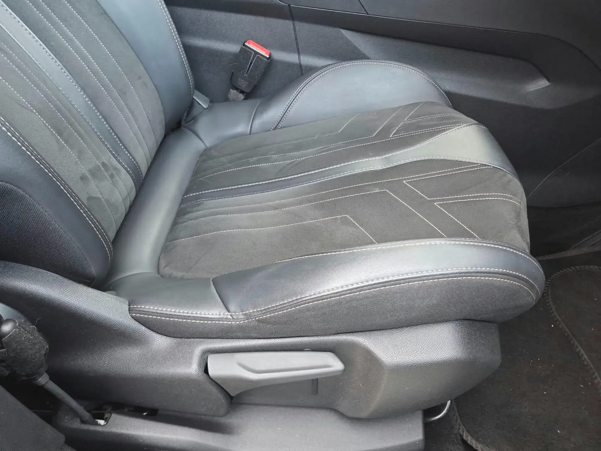 Peugeot 5008 Image 12 Peugeot 5008 Image 12