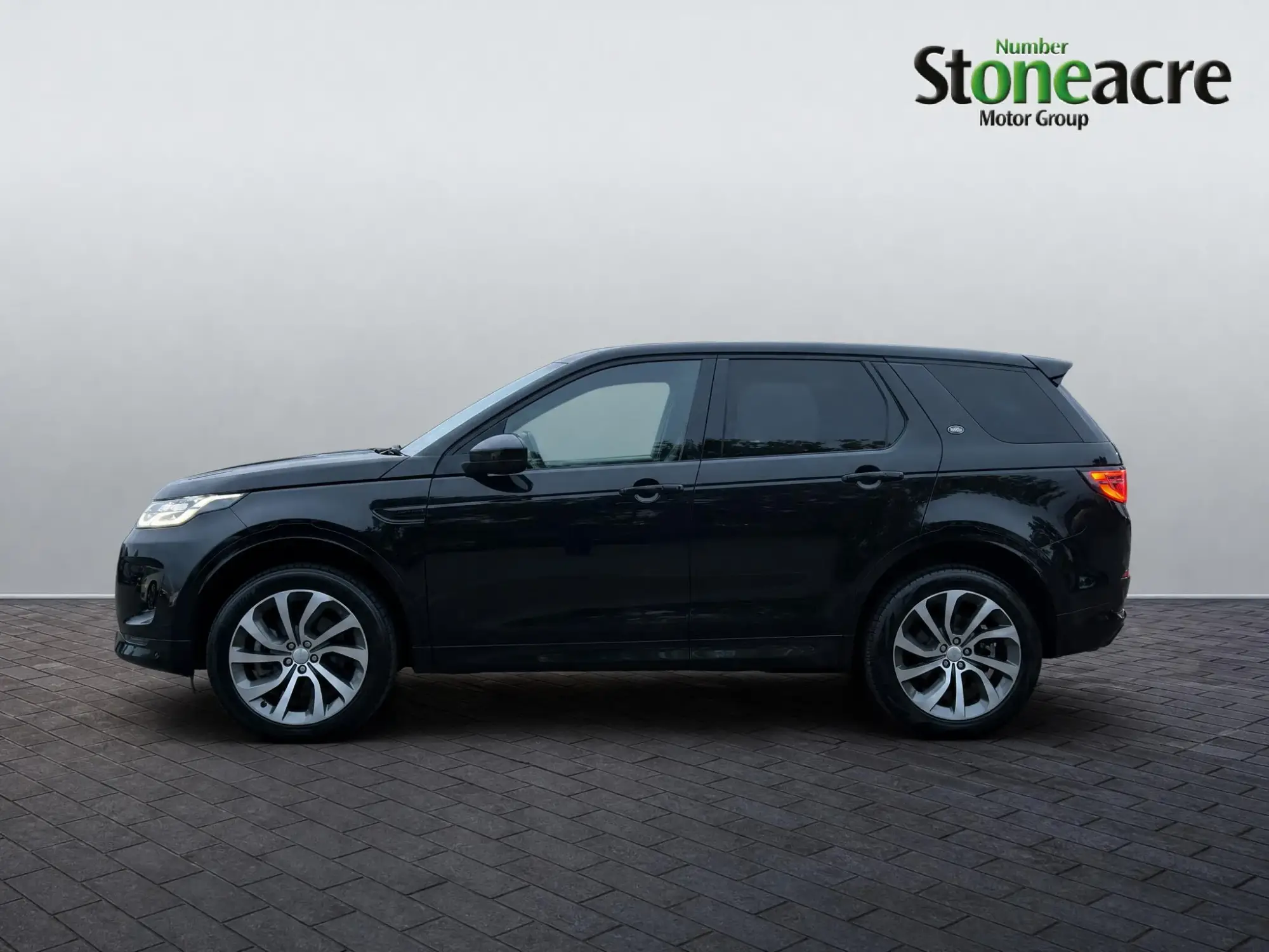 Land Rover Discovery Sport Image 6