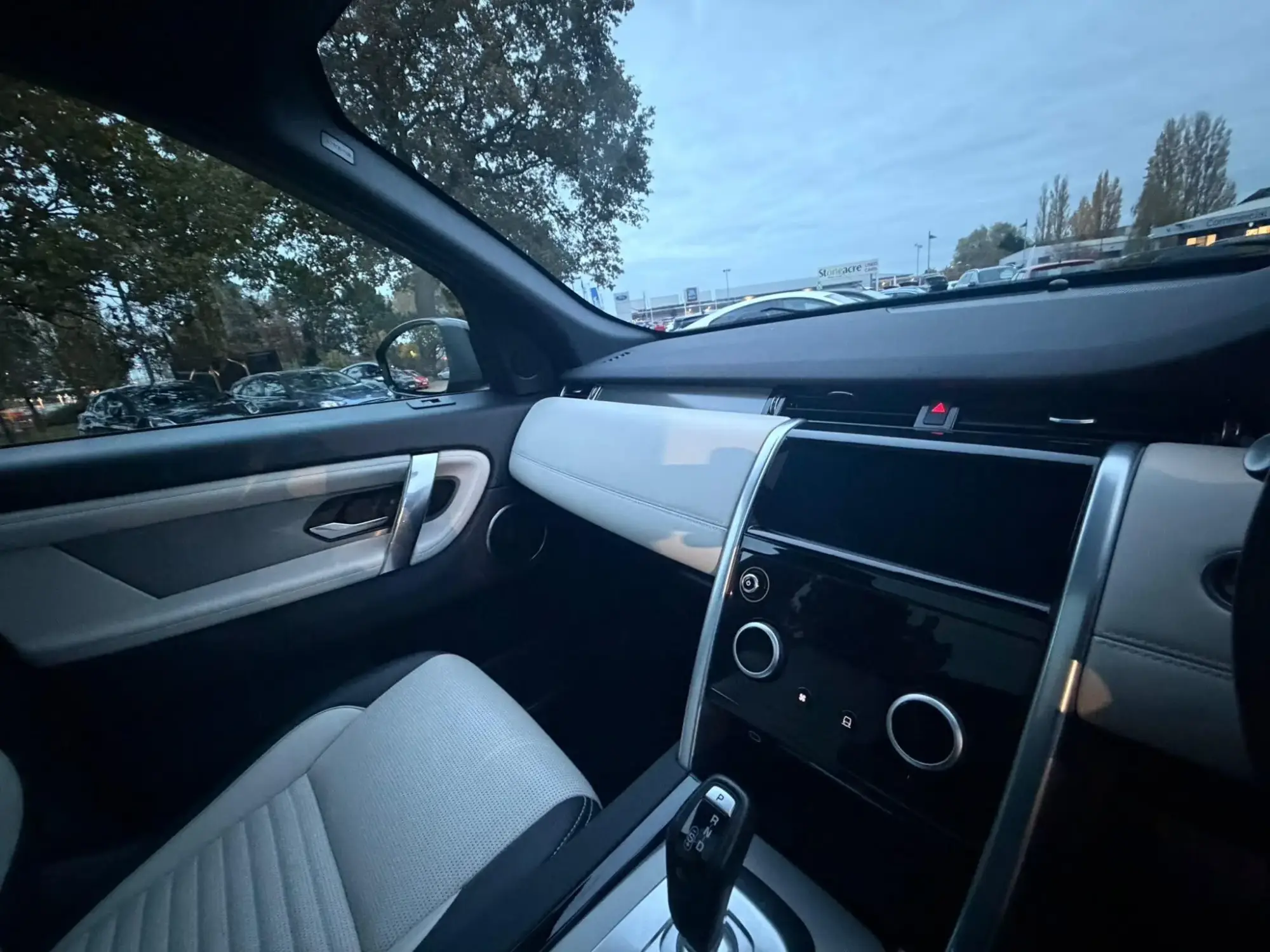 Land Rover Discovery Sport Image 10