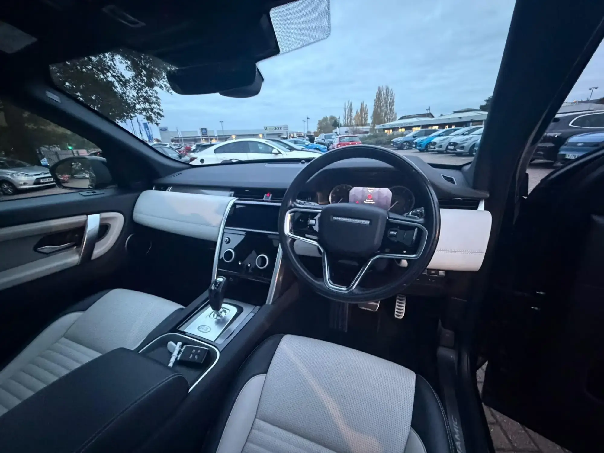 Land Rover Discovery Sport Image 11