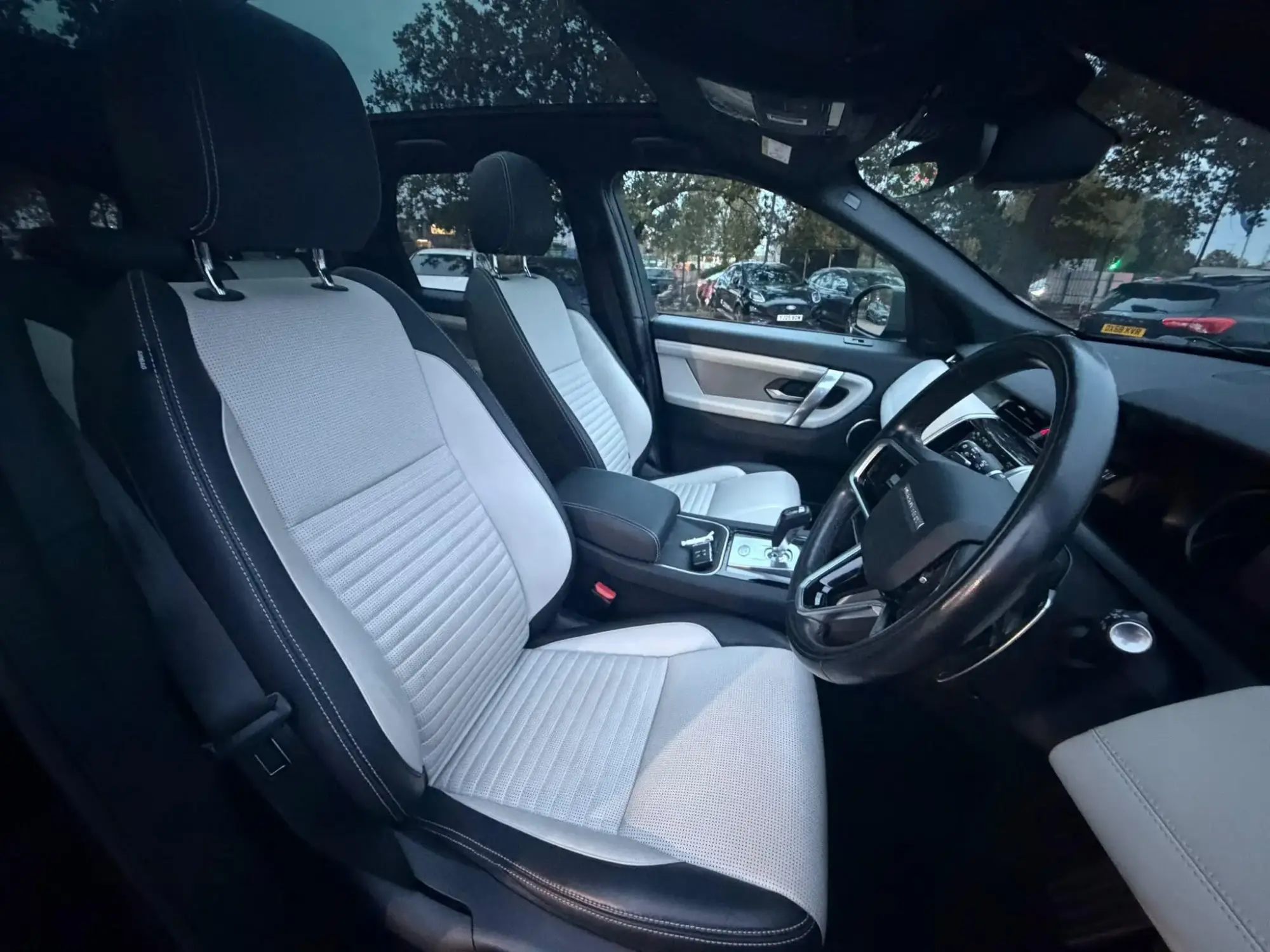 Land Rover Discovery Sport Image 12