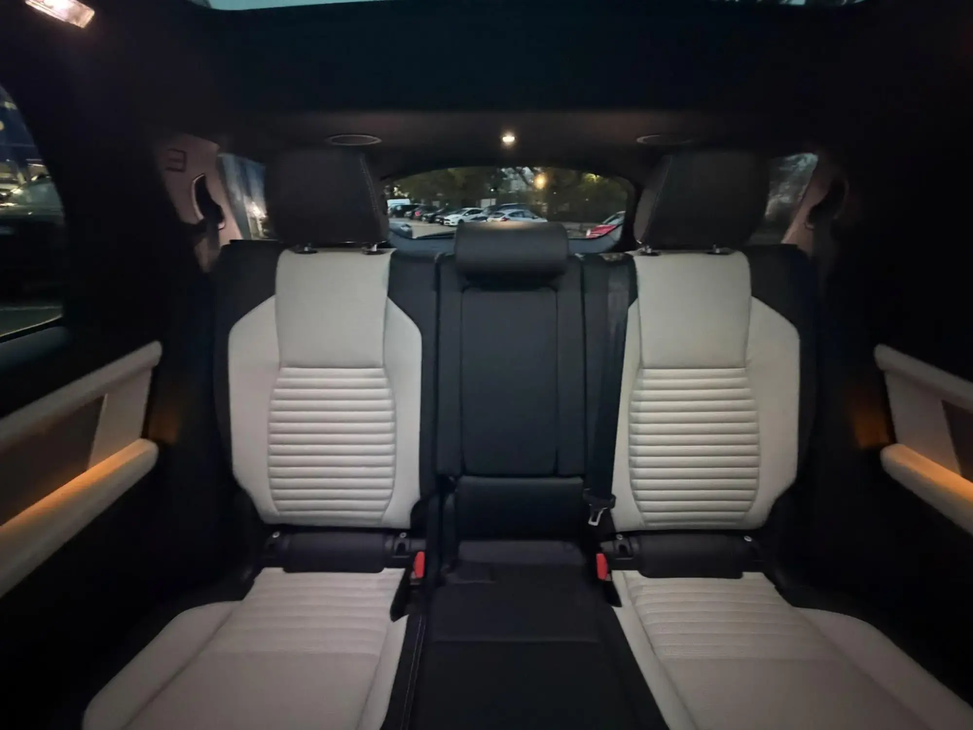 Land Rover Discovery Sport Image 13