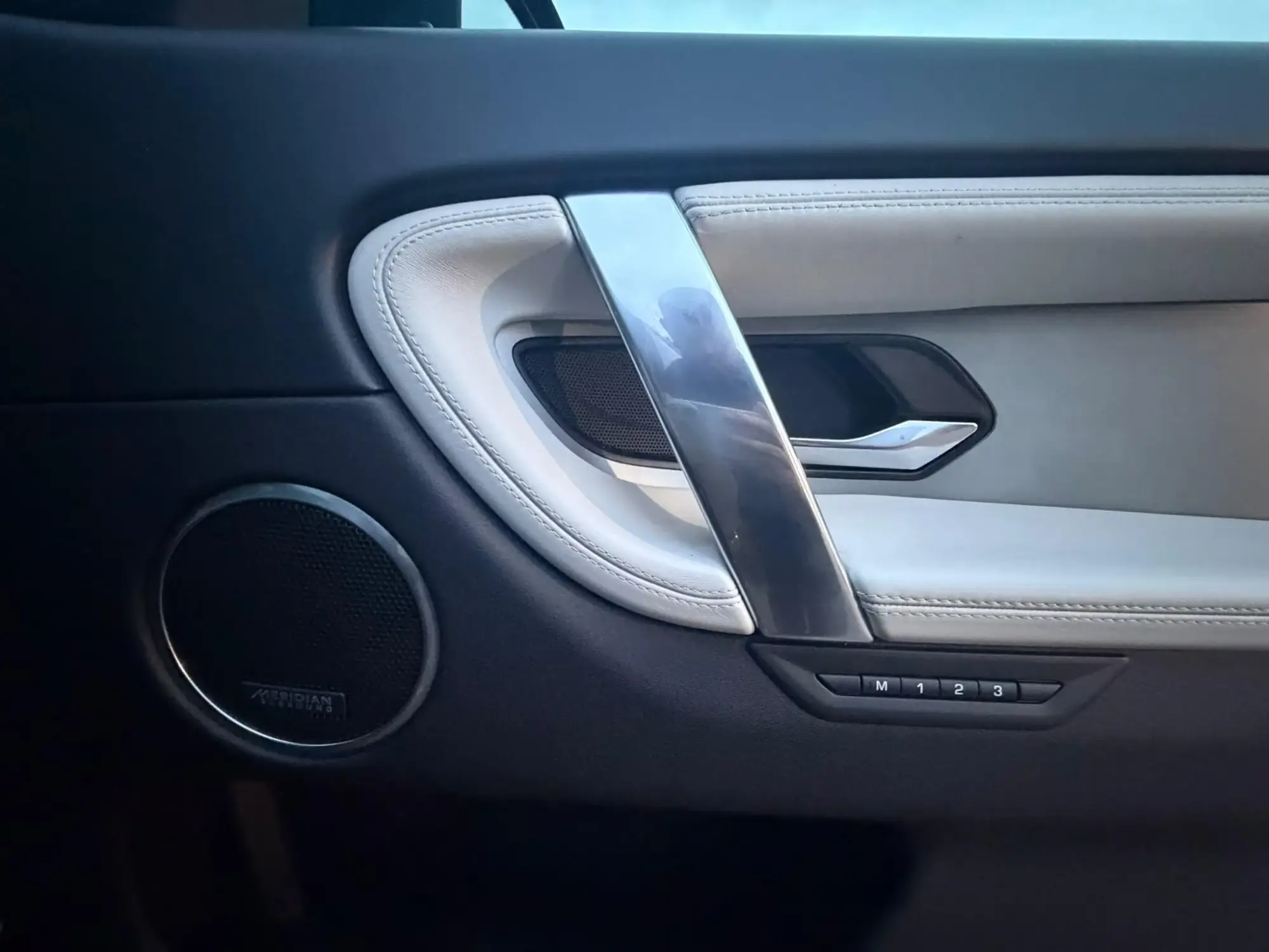 Land Rover Discovery Sport Image 16