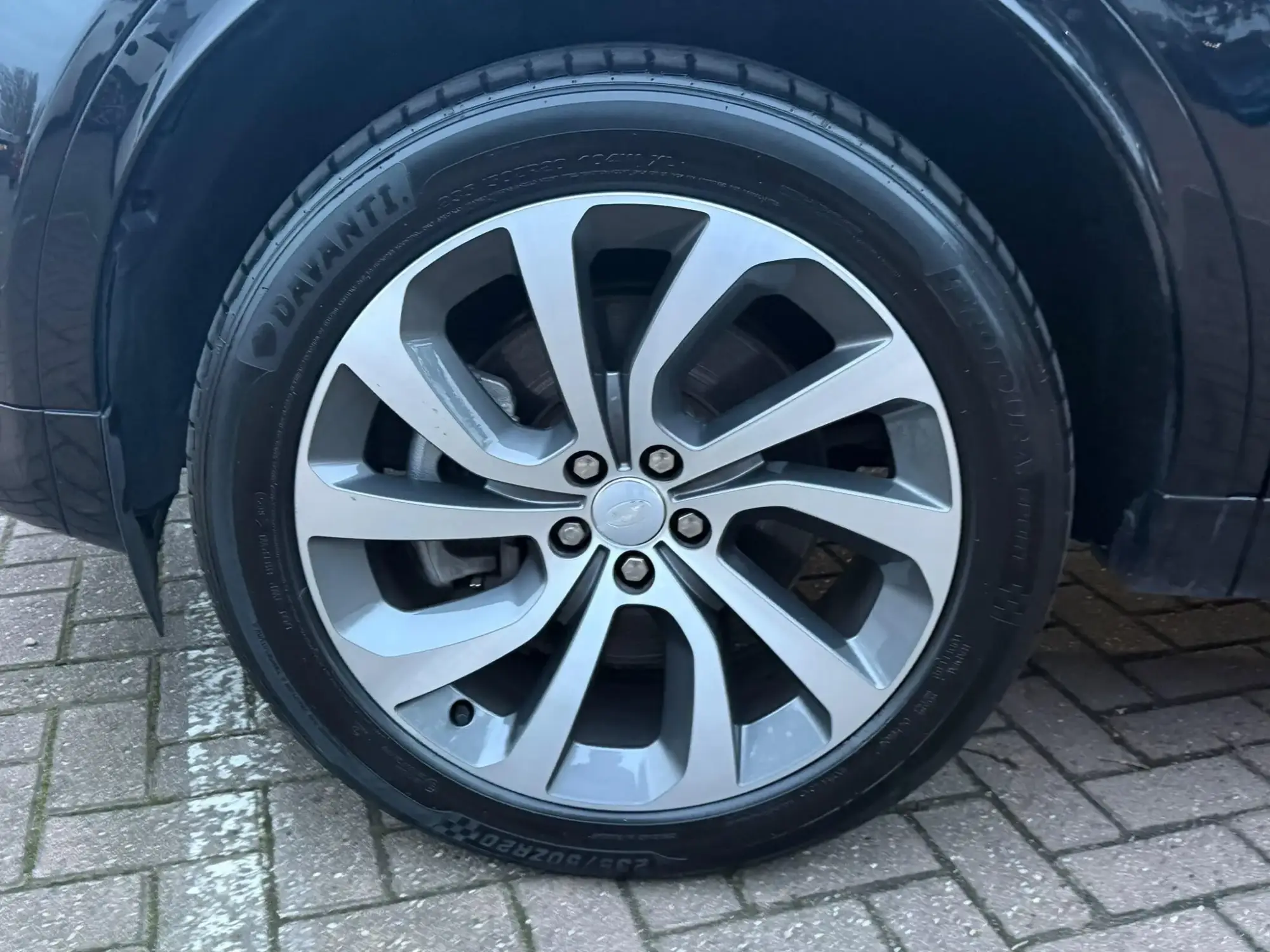 Land Rover Discovery Sport Image 17