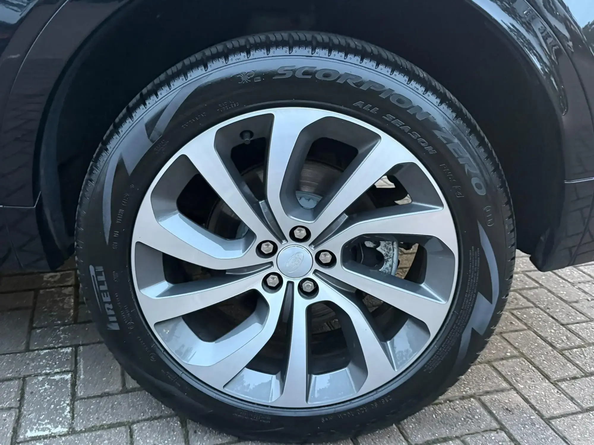 Land Rover Discovery Sport Image 18