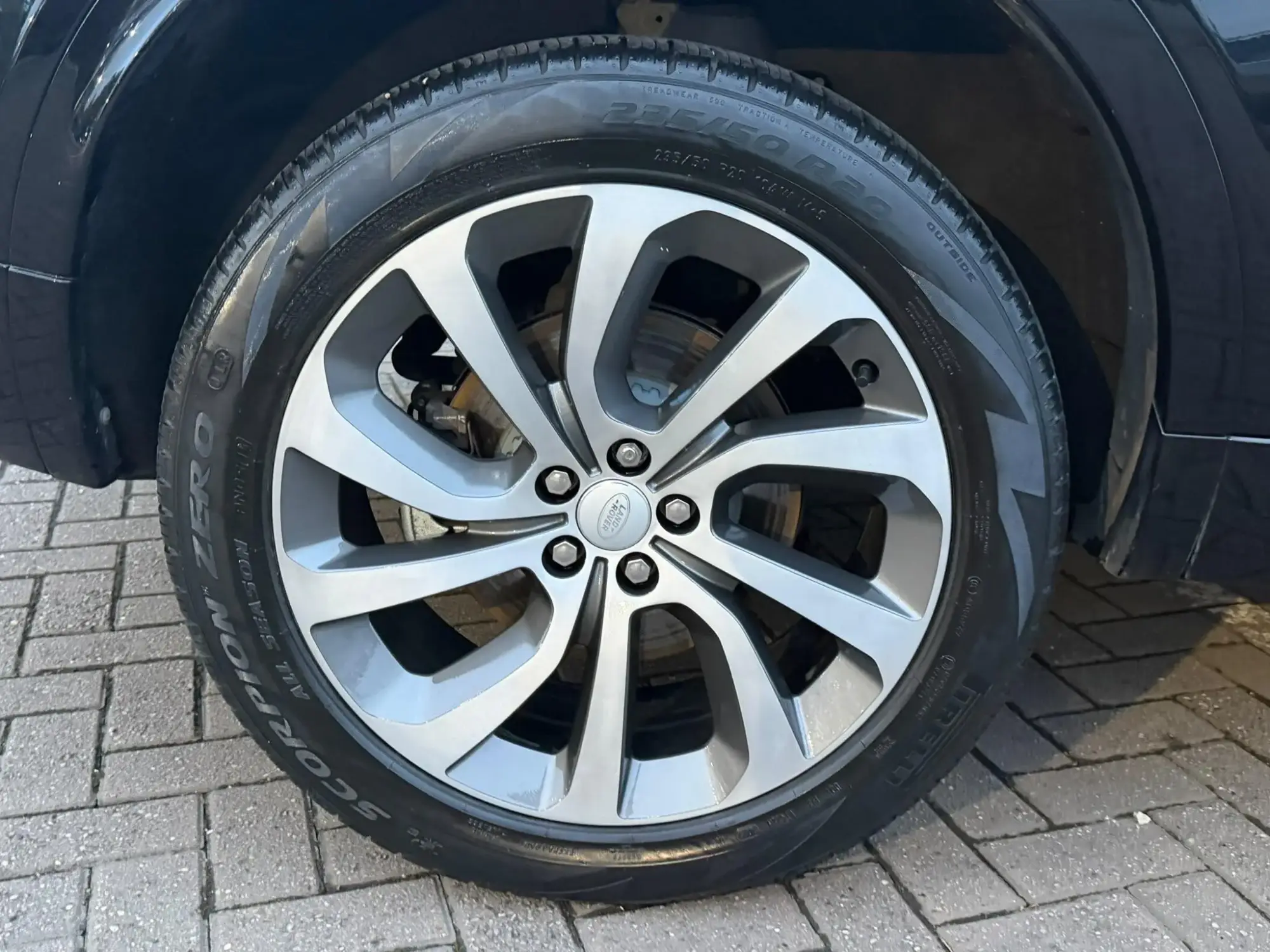 Land Rover Discovery Sport Image 19