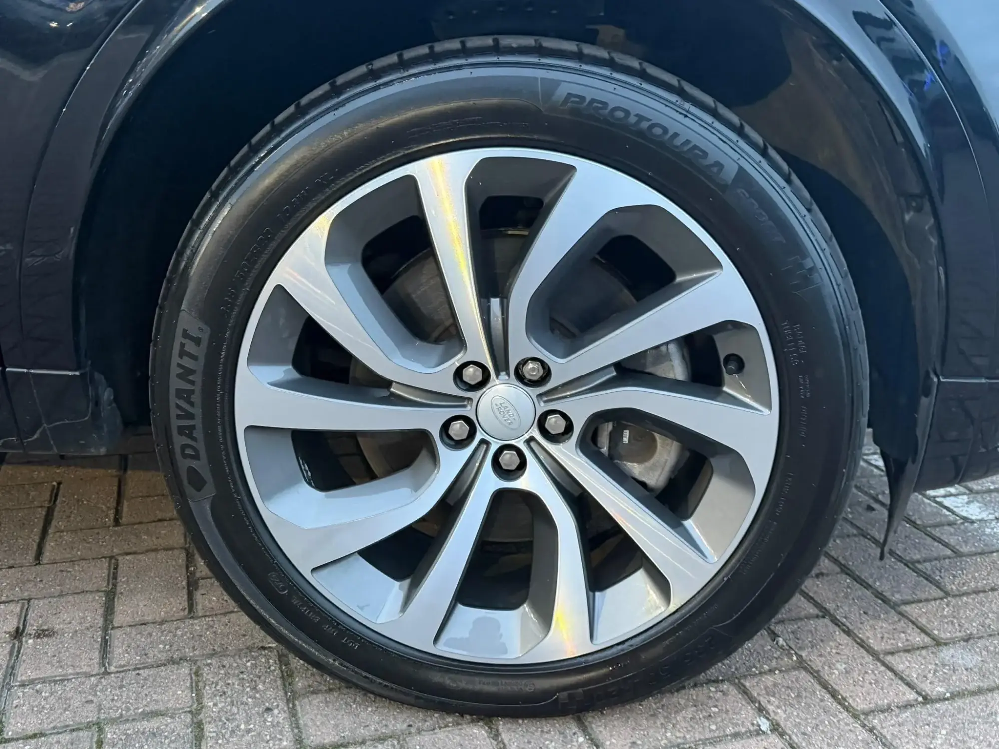 Land Rover Discovery Sport Image 20