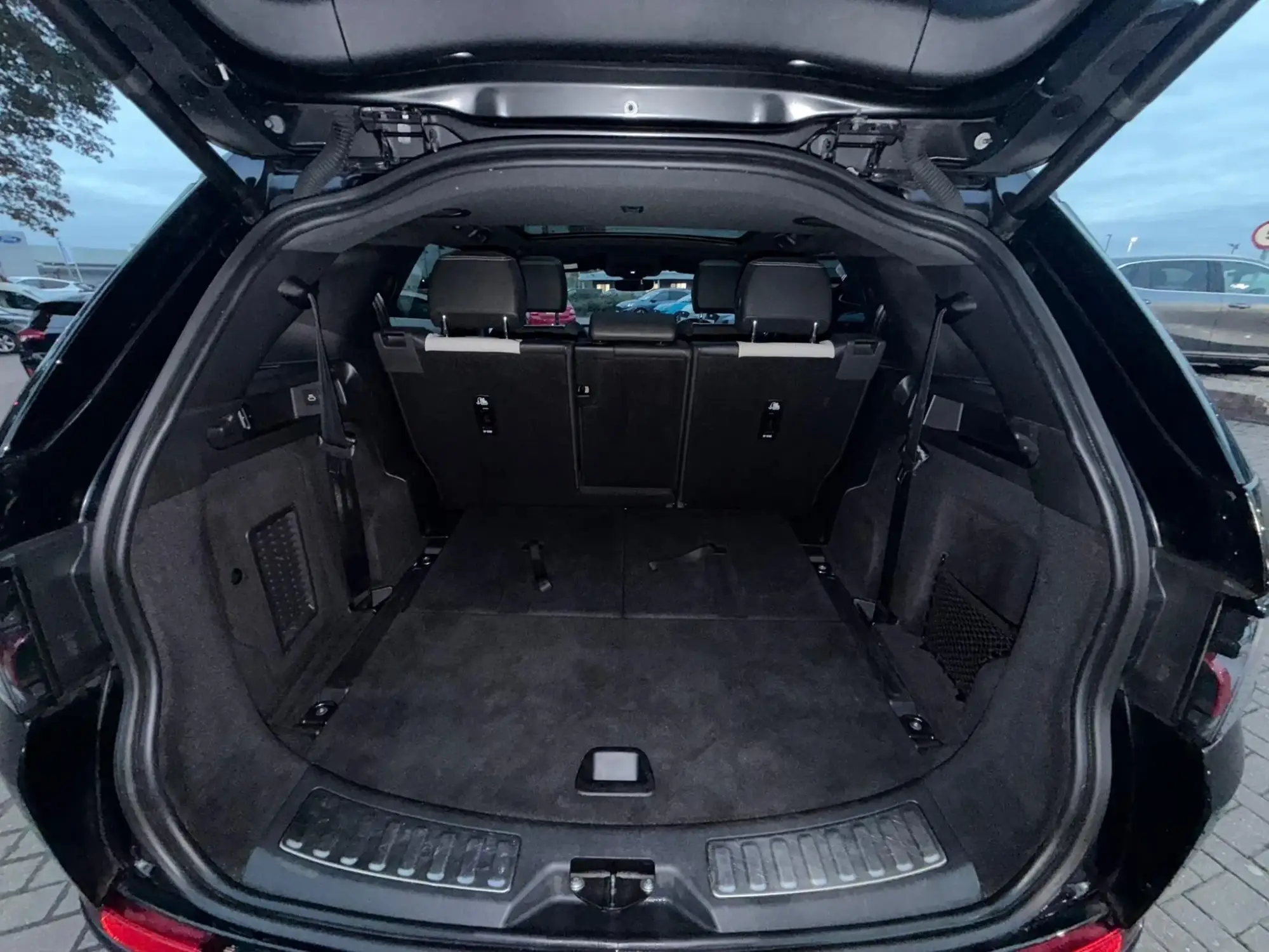 Land Rover Discovery Sport Image 24