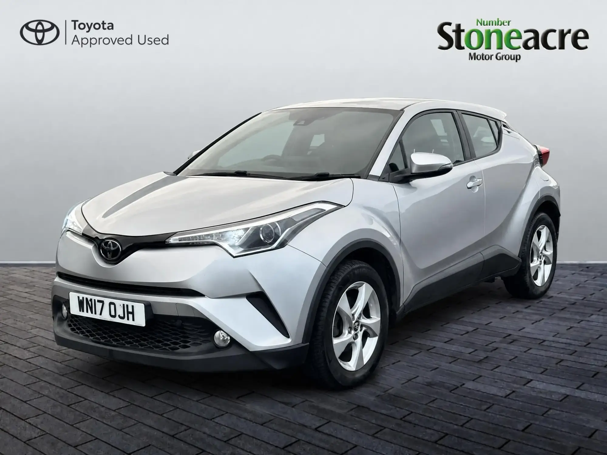 Toyota C-HR 1.2 VVT-i Icon Euro 6 (s/s) 5dr WN17OJH Image 3