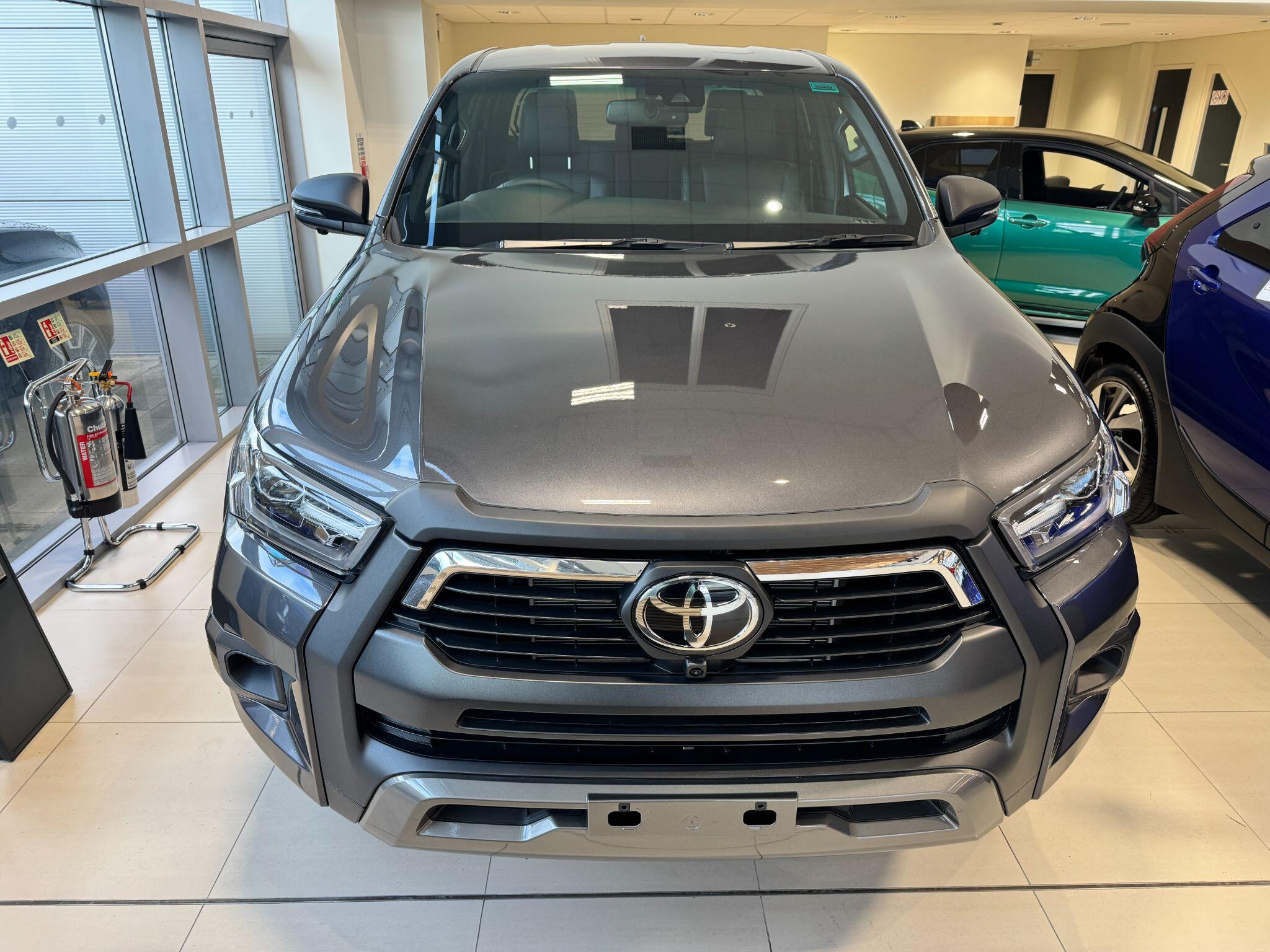Toyota Hilux Image 2