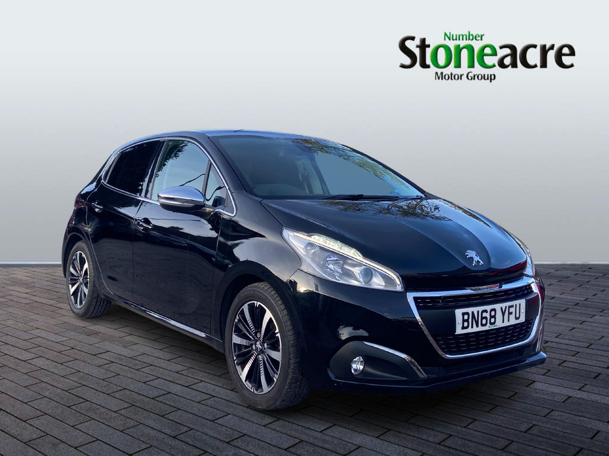 Peugeot 208 1.2 PureTech Allure Premium Hatchback 5dr Petrol Manual Euro 6 (s/s) (82 ps) BN68YFU Image 1