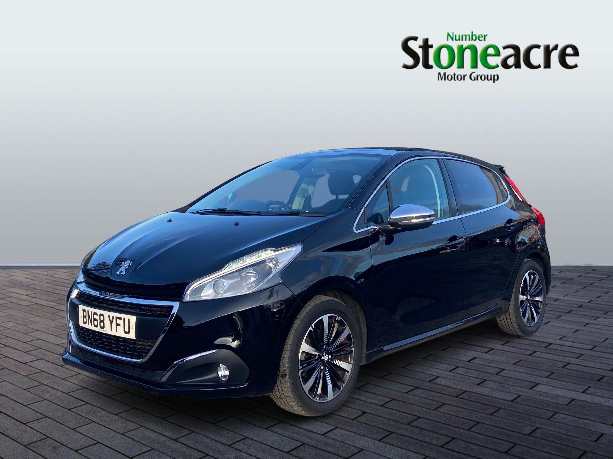 Peugeot 208 1.2 PureTech Allure Premium Hatchback 5dr Petrol Manual Euro 6 (s/s) (82 ps) BN68YFU Image 3