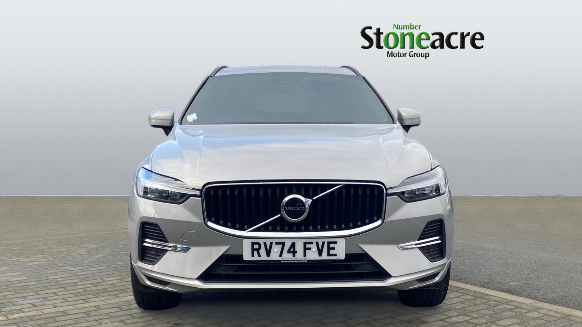 Volvo XC60 Core B5 AWD Mild Hybrid Petrol RV74FVE Image 2