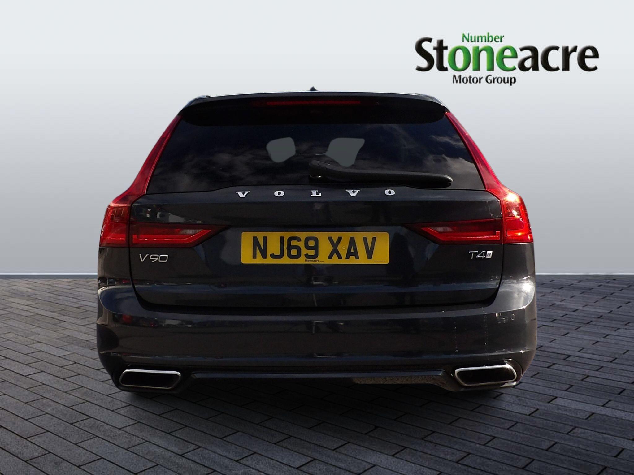 Volvo V90 2.0 T4 R-Design Plus Auto Euro 6 (s/s) 5dr NJ69XAV Image 3