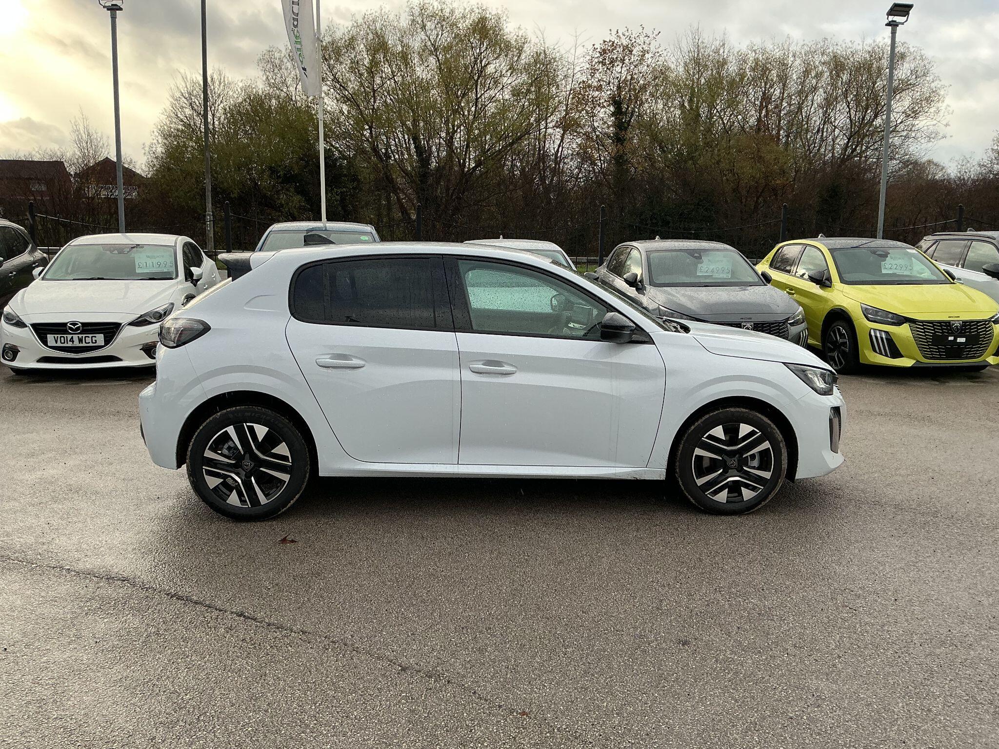 Peugeot 208 1.2 HYBRID Allure e-DSC6 Euro 6 (s/s) 5dr null Image 2