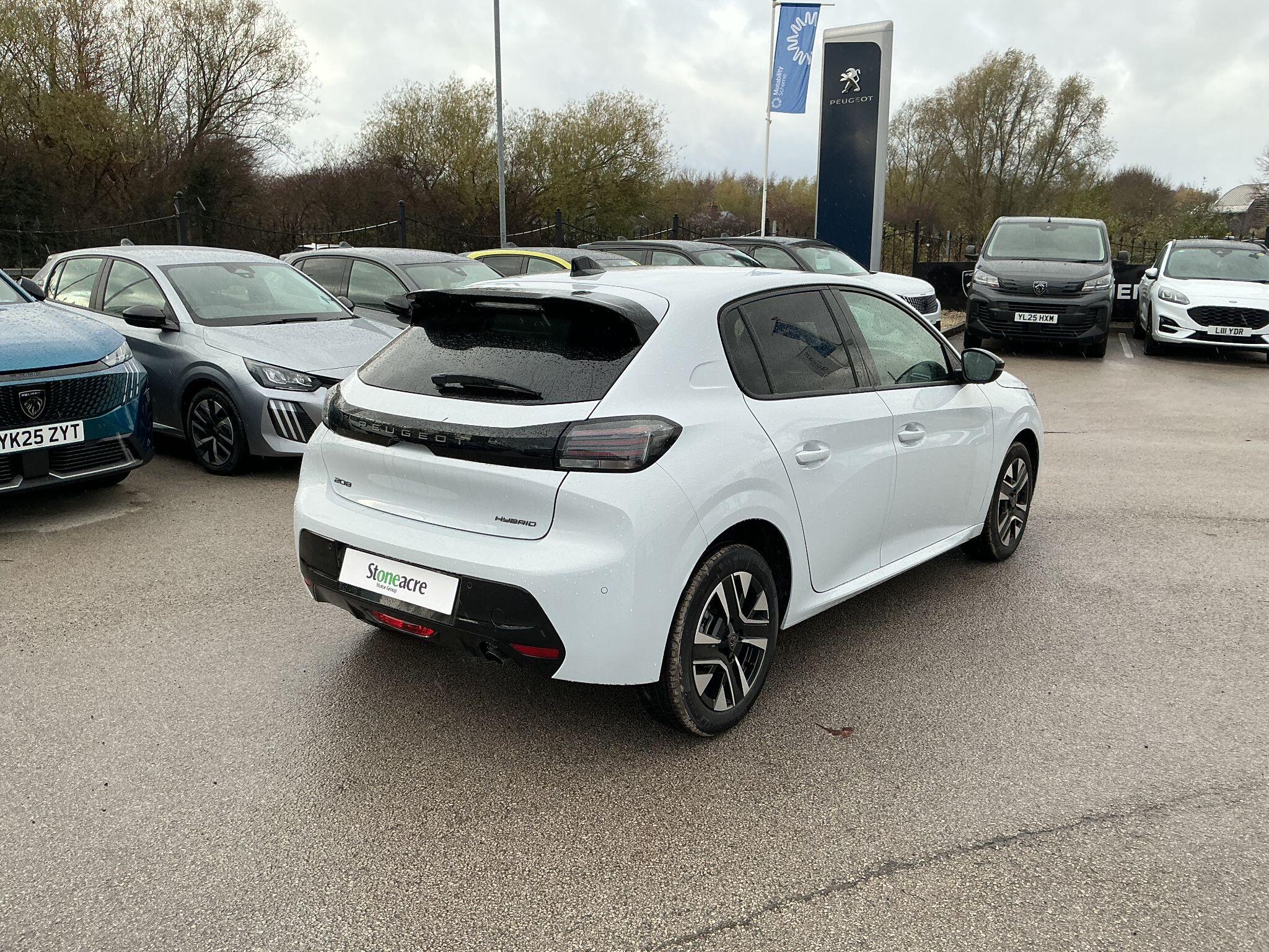 Peugeot 208 1.2 HYBRID Allure e-DSC6 Euro 6 (s/s) 5dr null Image 3