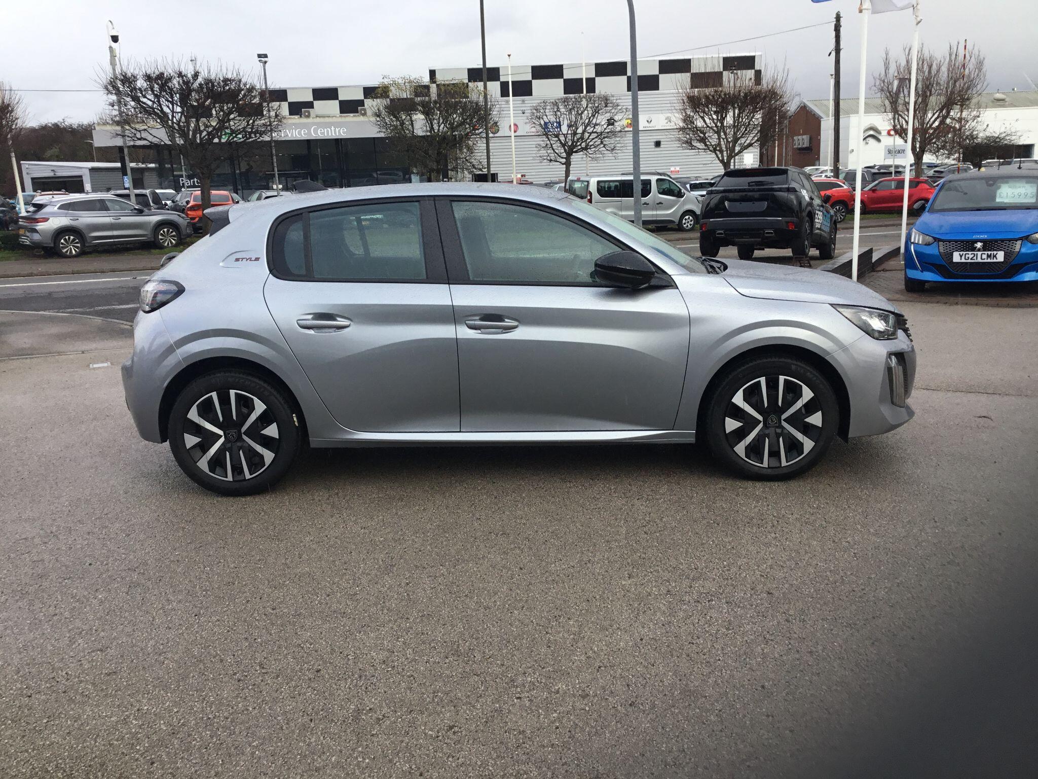 Peugeot 208 1.2 PureTech Style Euro 6 (s/s) 5dr null Image 2