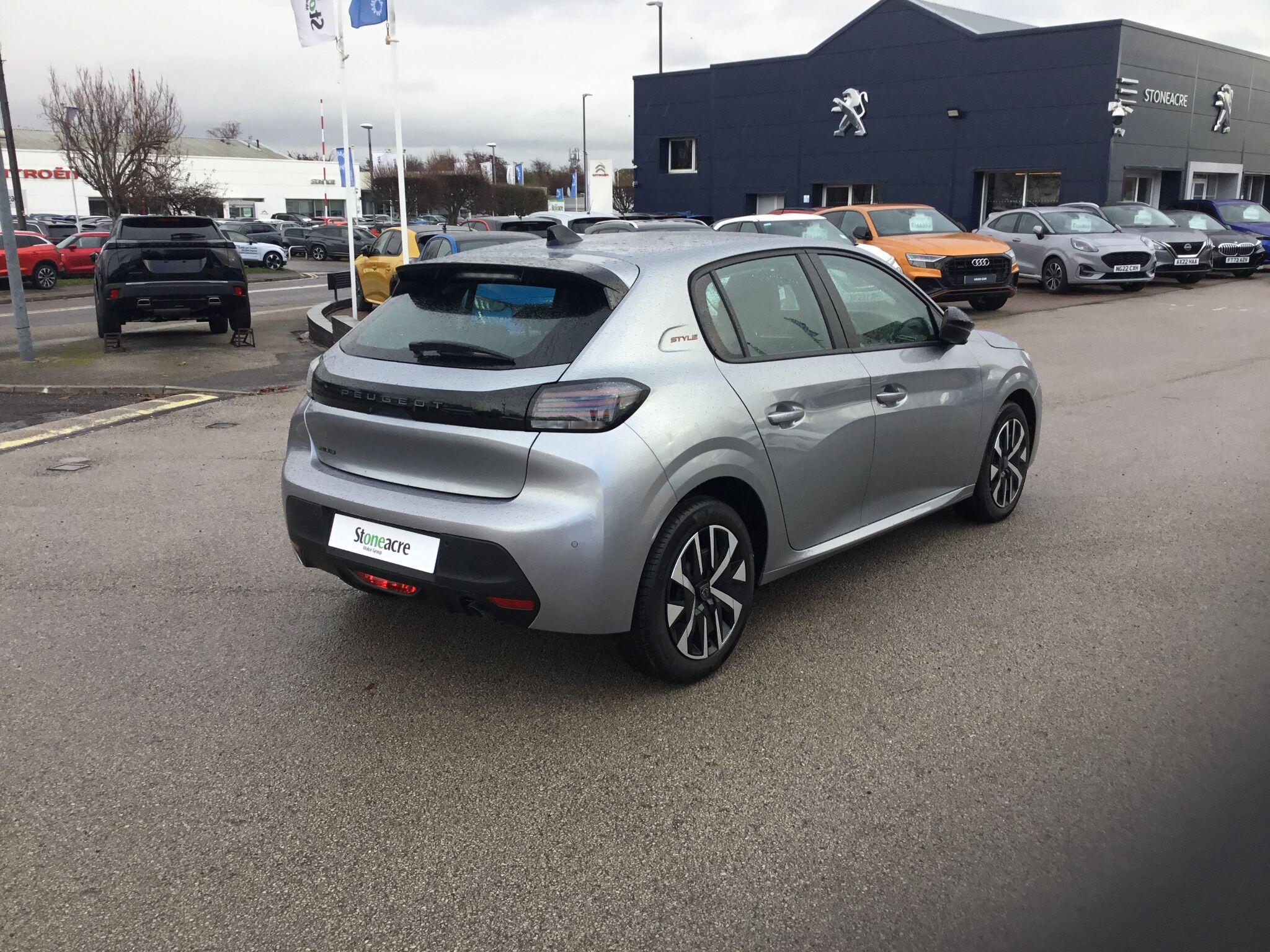 Peugeot 208 1.2 PureTech Style Euro 6 (s/s) 5dr null Image 3