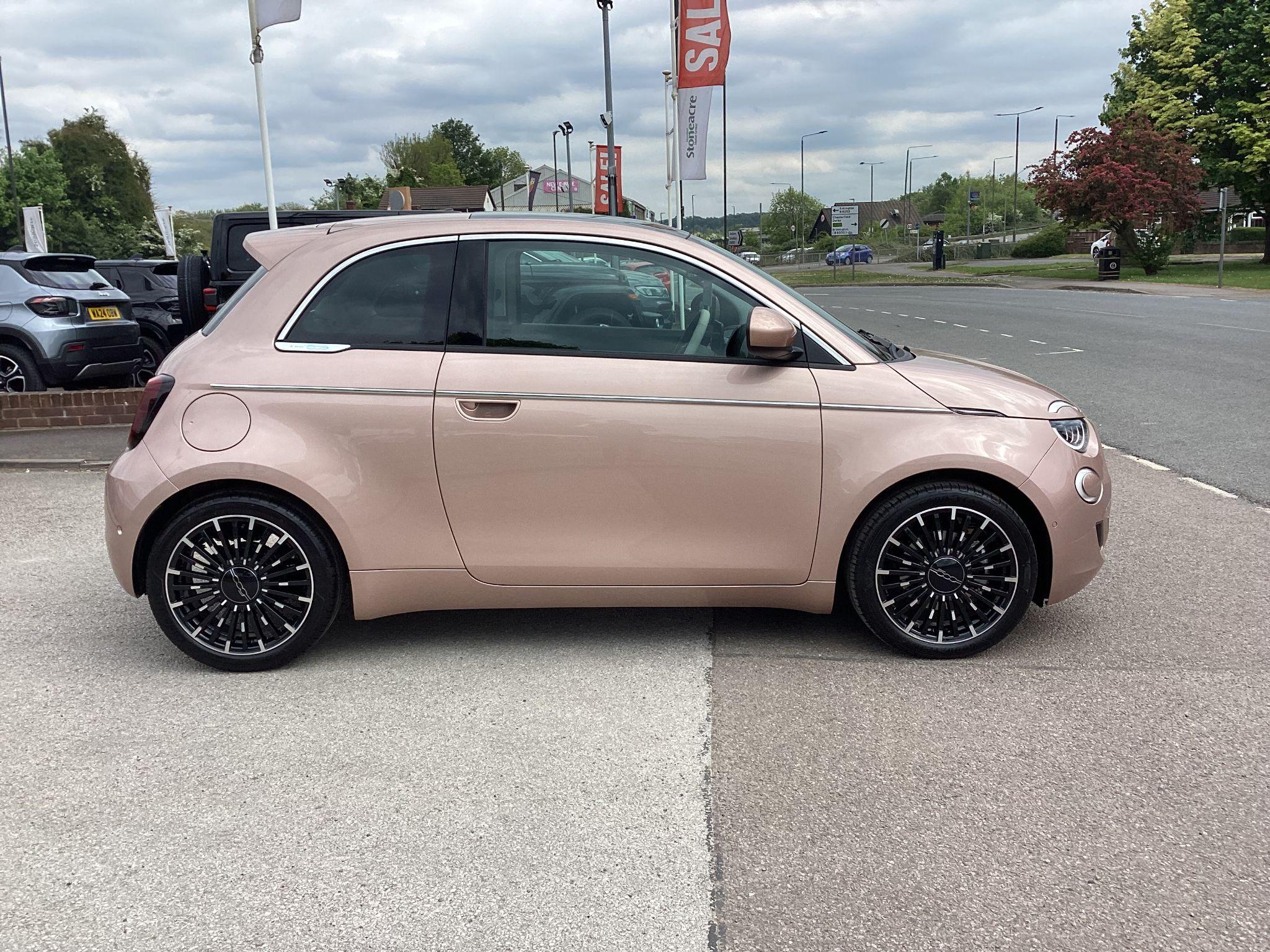 Fiat 500e 42kWh Auto 3dr null Image 2