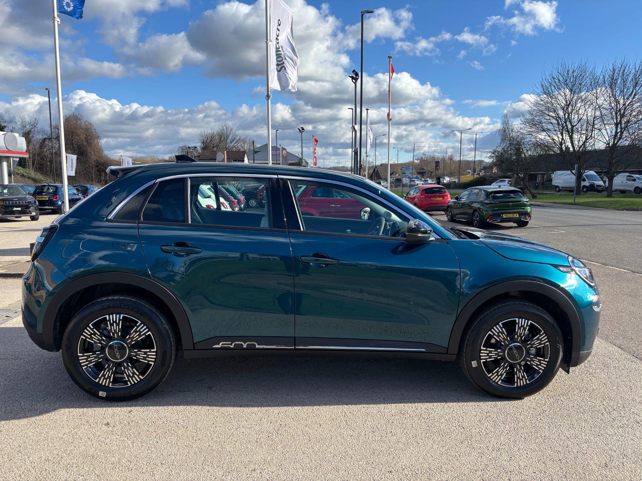 Fiat 600 1.2 MHEV La Prima e-DCT Euro 6 (s/s) 5dr null Image 2