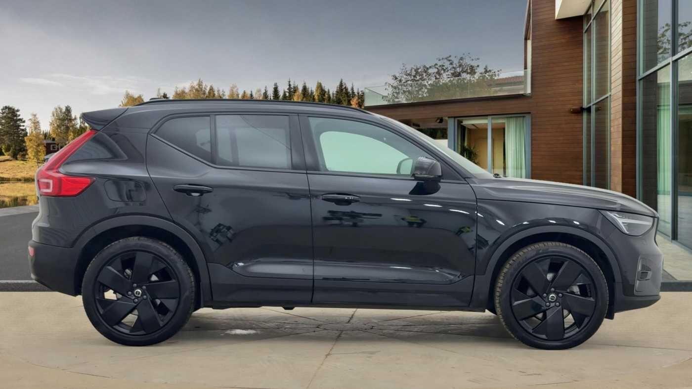 Volvo XC40 2.0 B4 MHEV Ultra Black Edition DCT Auto Euro 6 (s/s) 5dr RO25FXJ Image 2