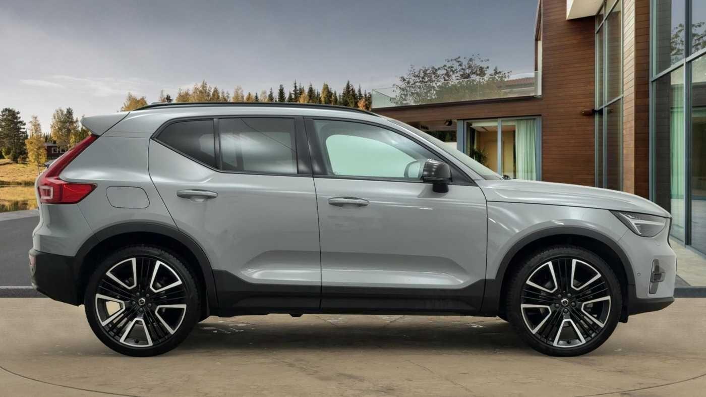 Volvo XC40 2.0 B3 MHEV Ultra Dark DCT Auto Euro 6 (s/s) 5dr OW74EYD Image 2