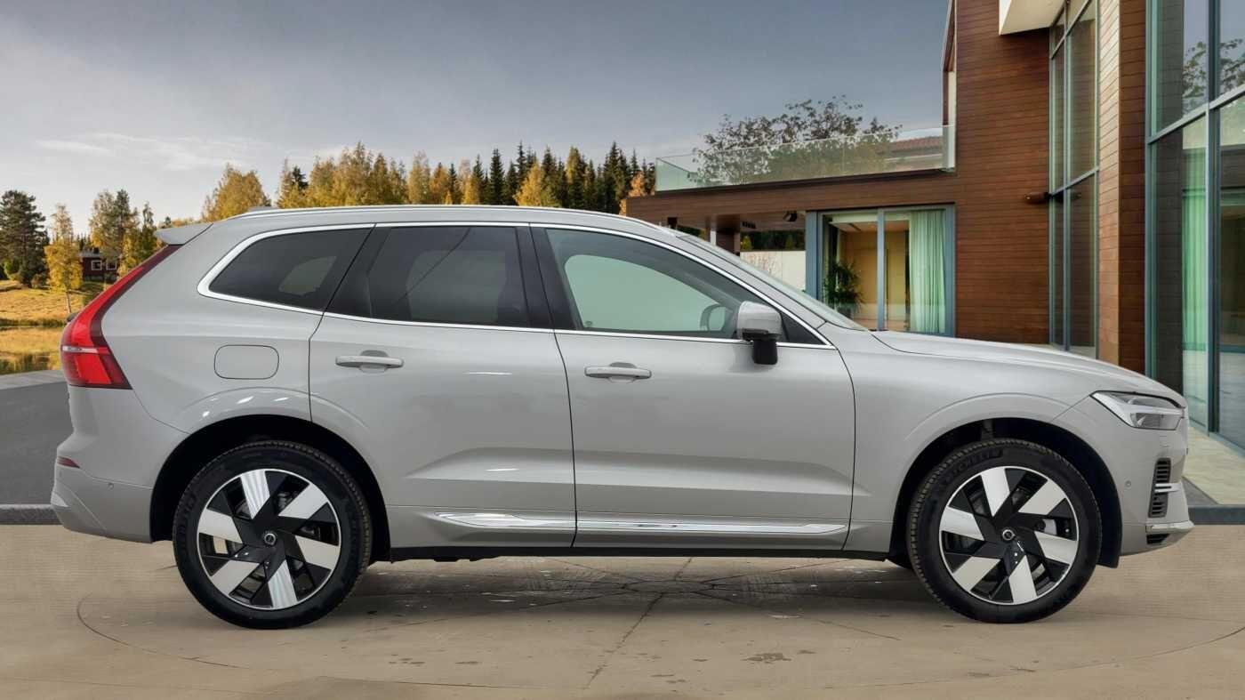 Volvo XC60 2.0h T8 18.8kWh Ultra Bright Auto AWD Euro 6 (s/s) 5dr FL25LUE Image 2