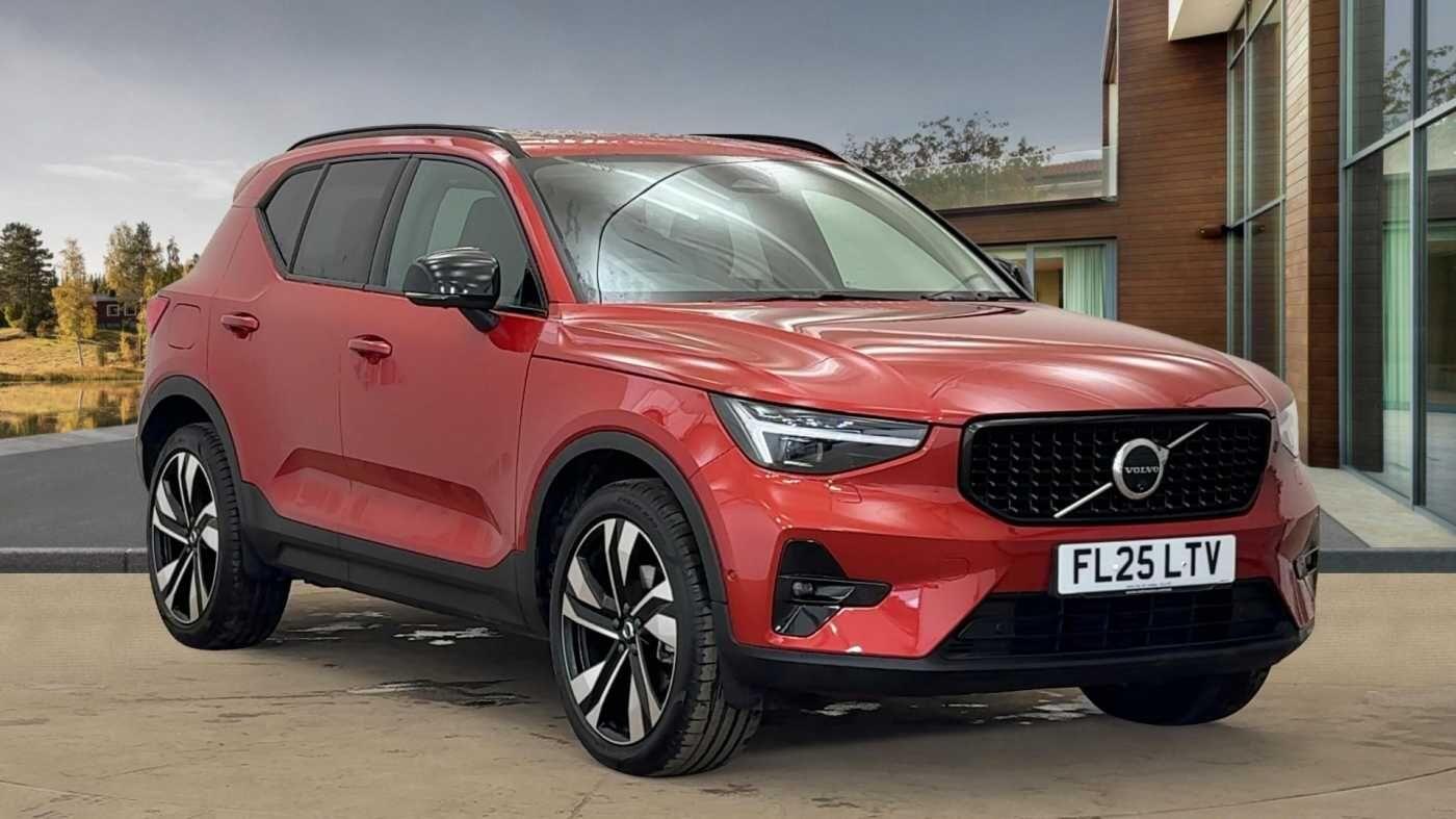 Volvo XC40 2.0 B4 MHEV Ultra Dark DCT Auto Euro 6 (s/s) 5dr FL25LTV Image 1
