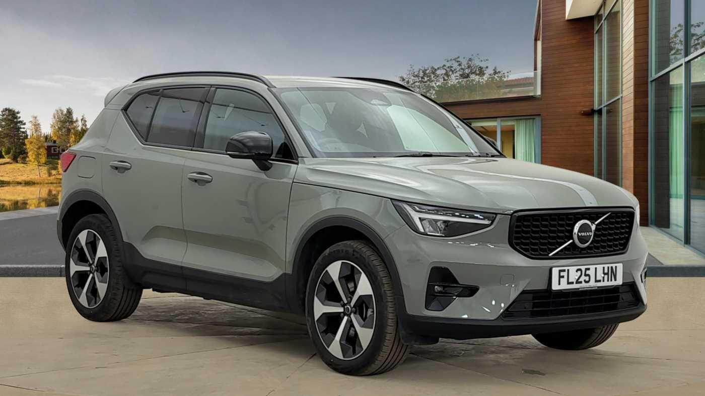 Volvo XC40 2.0 B3P Plus Dark 5dr Auto FL25LHN Image 1