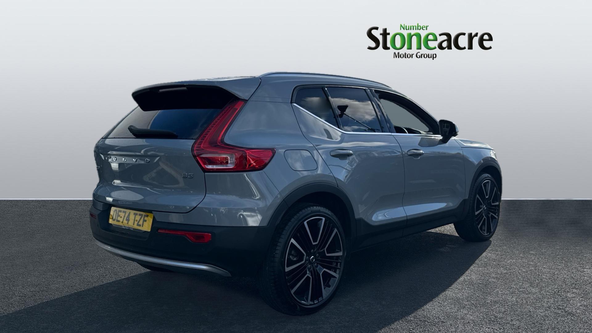 Volvo XC40 2.0 B3 MHEV Ultra Bright DCT Auto Euro 6 (s/s) 5dr OE74TZF Image 2