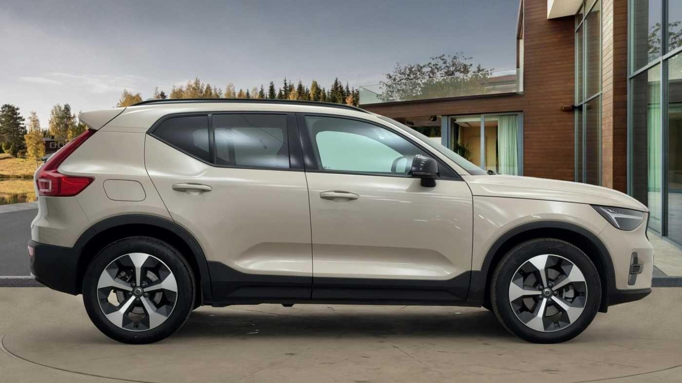 Volvo XC40 2.0 B4P Plus Dark 5dr Auto OW74EYR Image 2