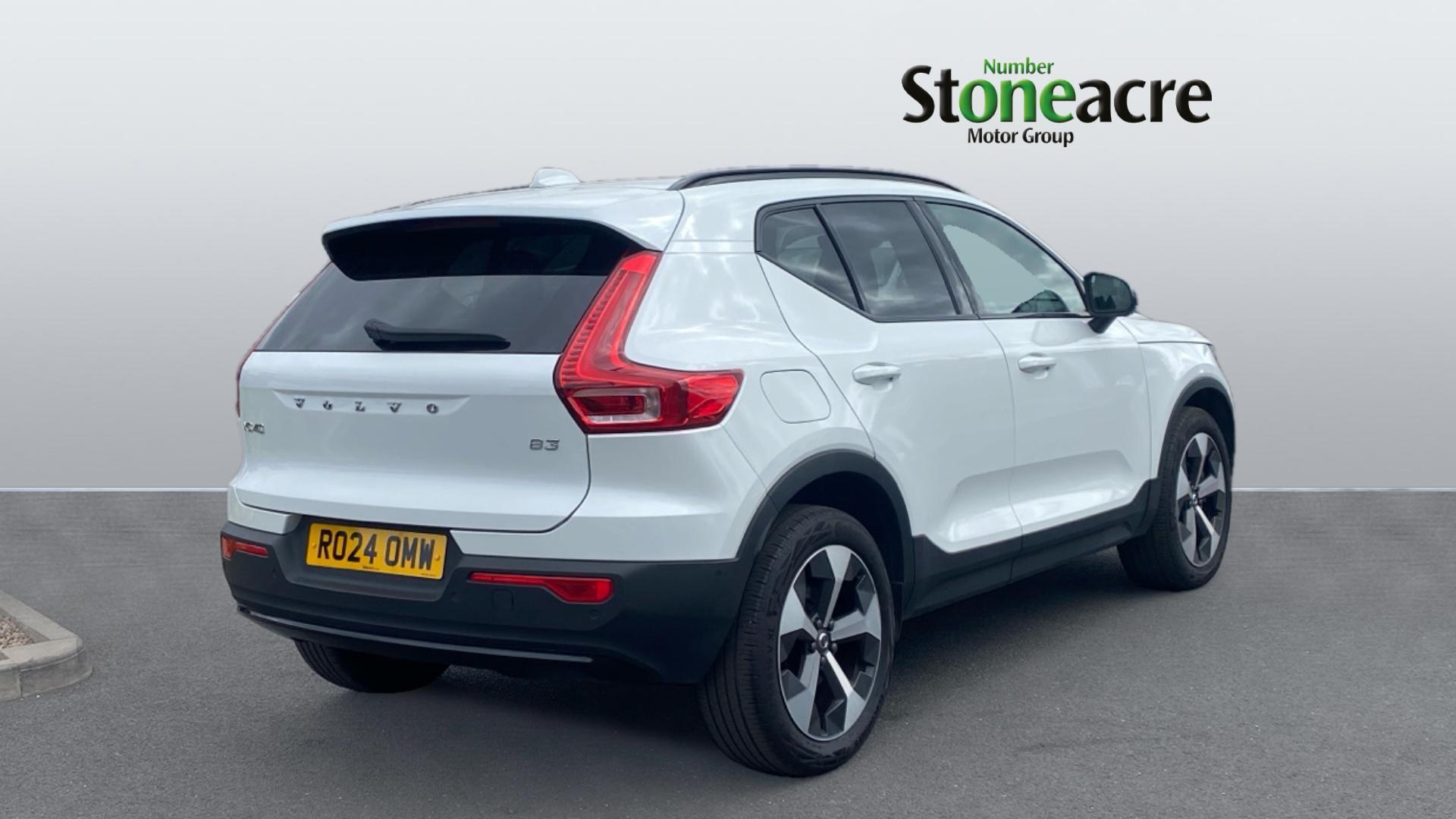 Volvo XC40 2.0 B3P Plus Dark 5dr Auto RO24OMW Image 2
