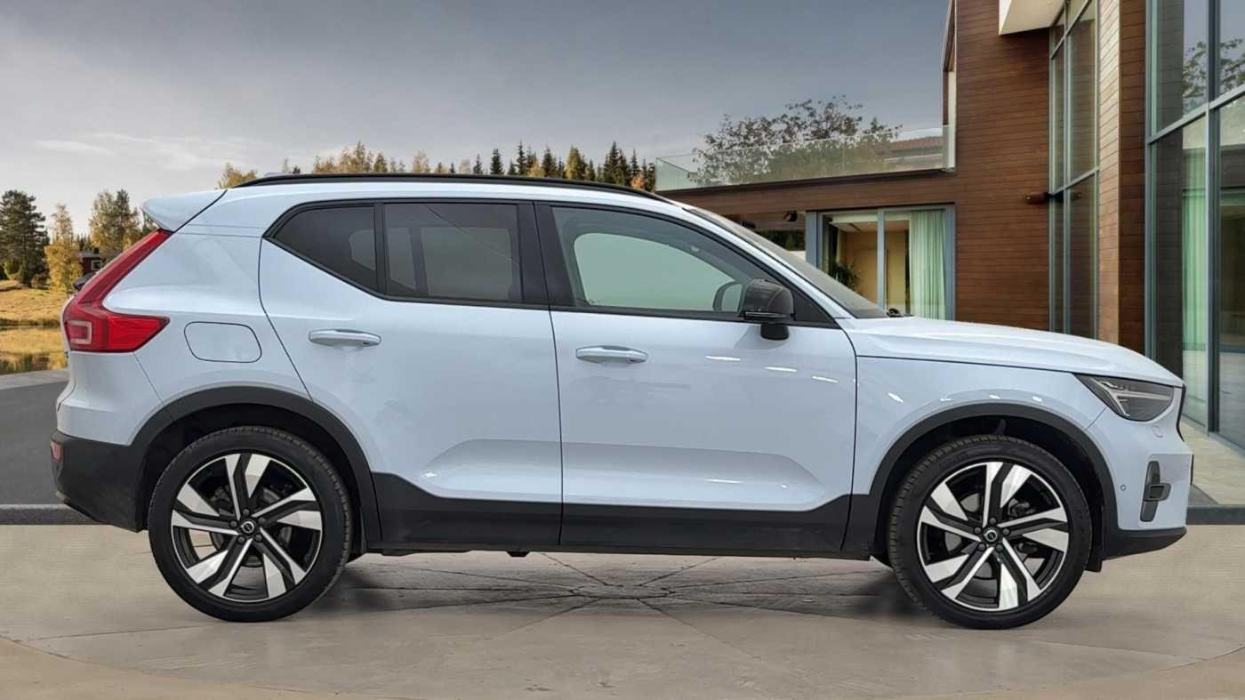 Volvo XC40 Ultimate Dark B3 (163 hp) RK24KHL Image 2
