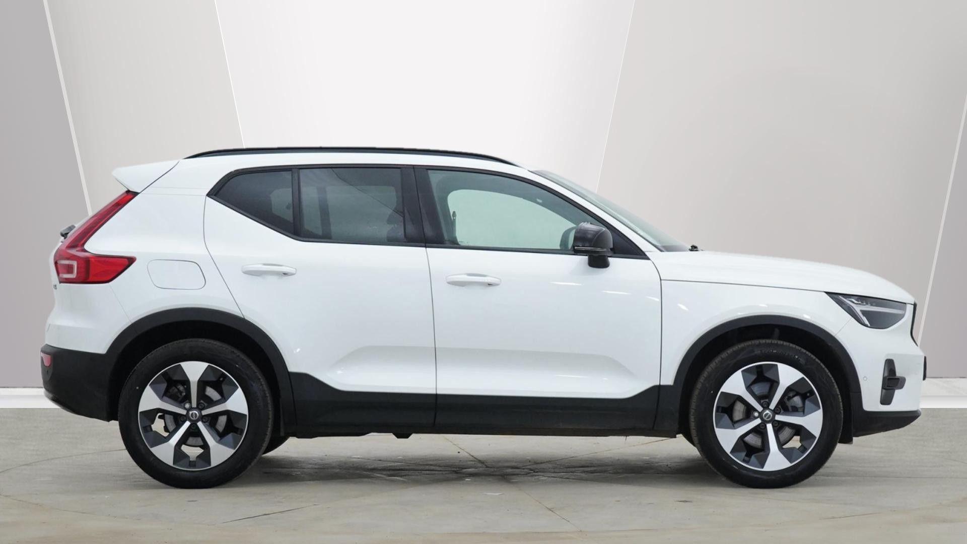 Volvo XC40 2.0 B3P Plus Dark 5dr Auto RO24POJ Image 2