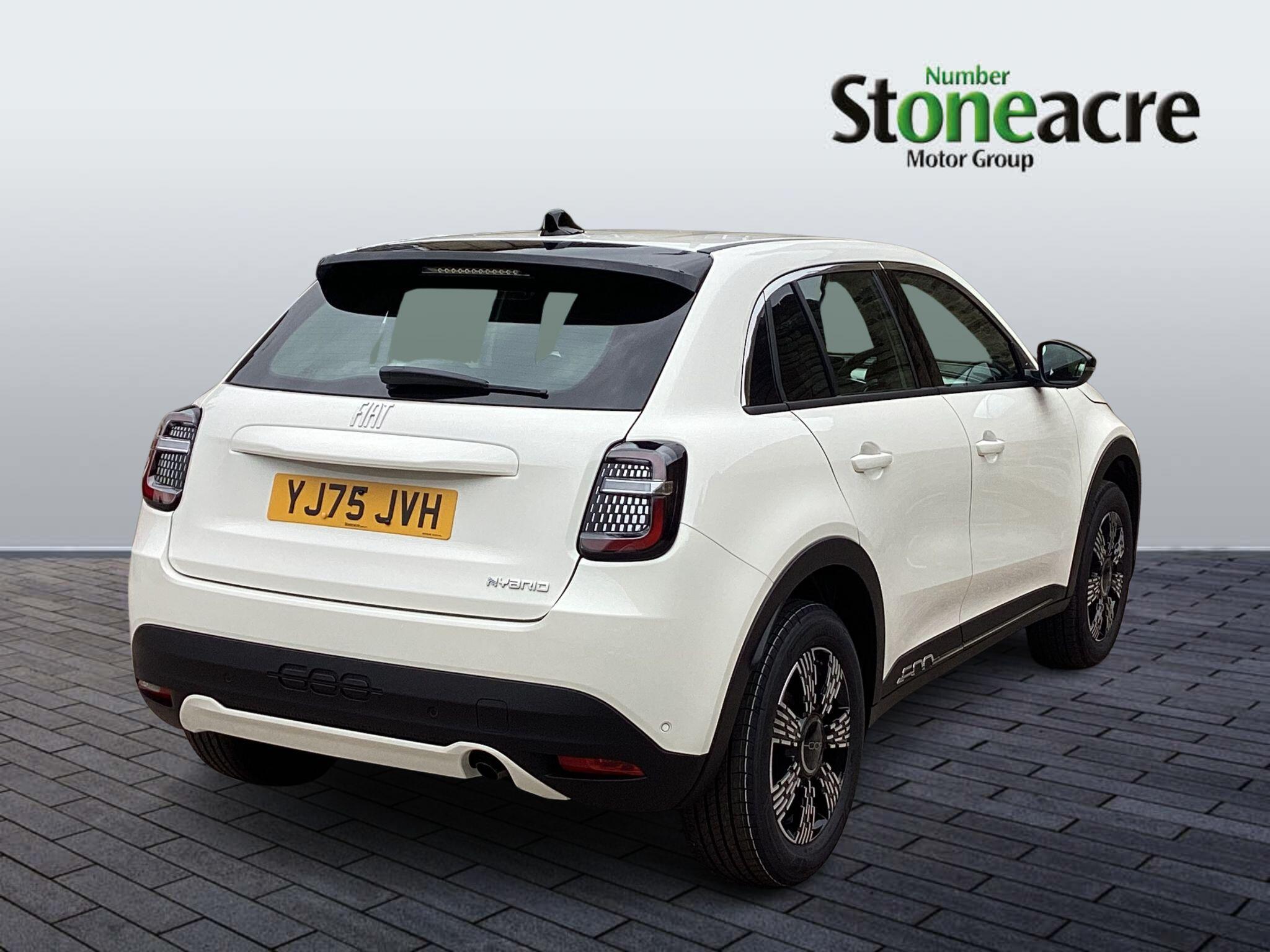 Fiat 600 1.2 MHEV e-DCT Euro 6 (s/s) 5dr YJ75JVH Image 2
