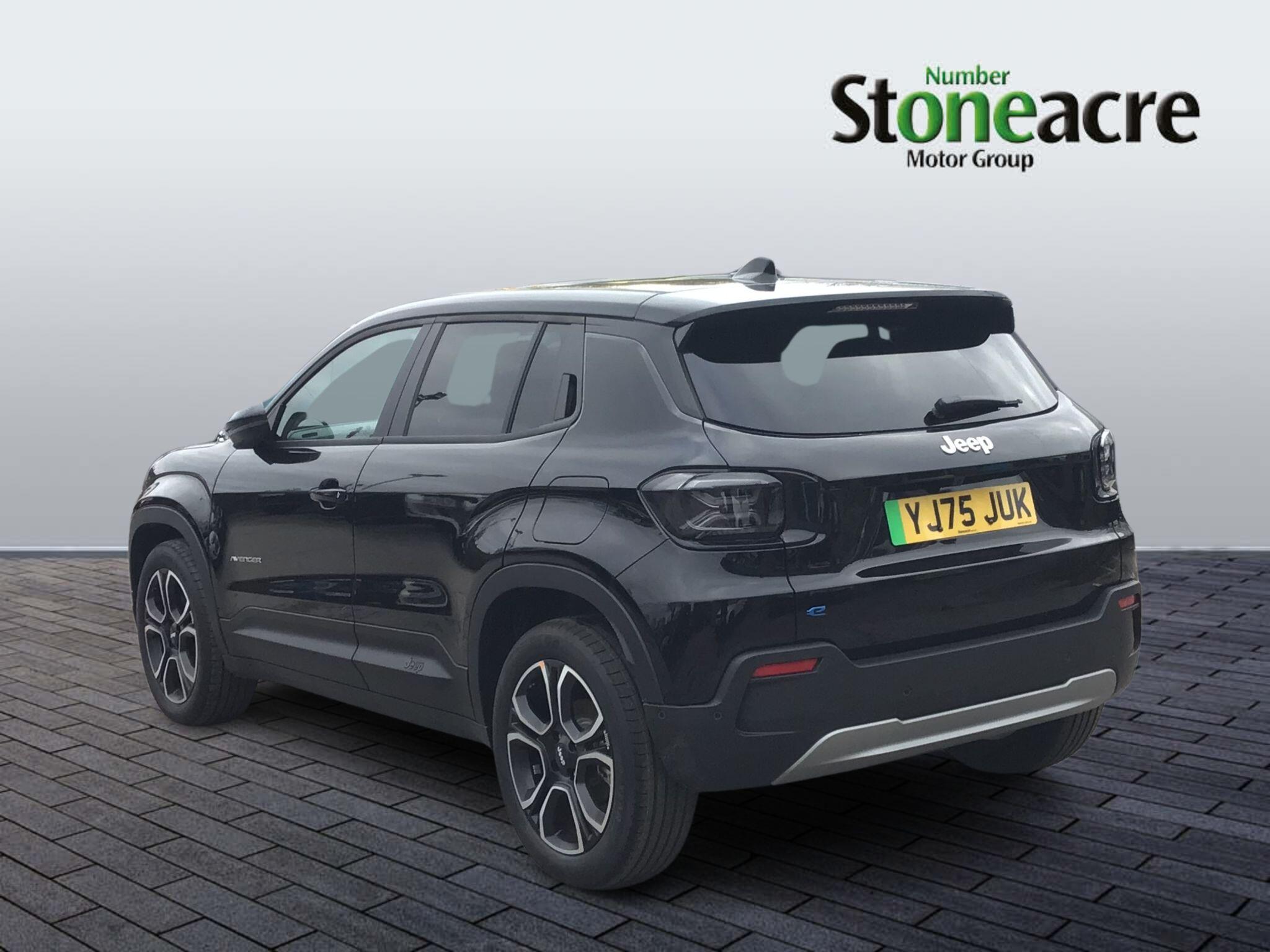 Jeep Avenger Electric 54kWh e-Summit Auto 5dr YJ75JUK Image 3