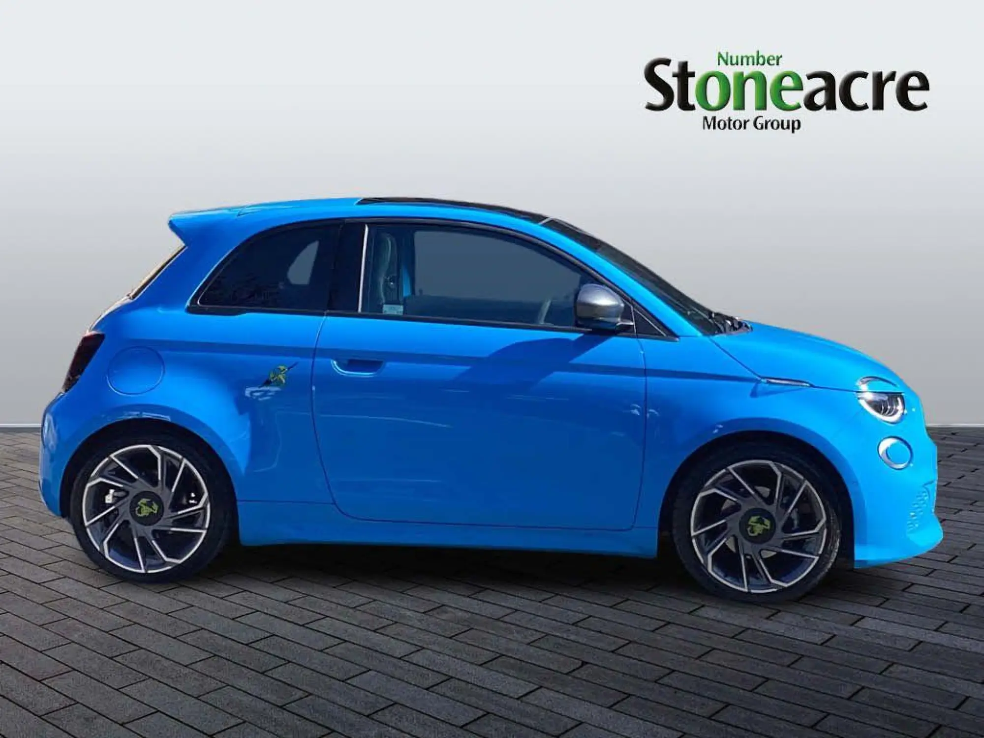 Abarth 500e 114kW Scorpionissima 42.2kWh 3dr Auto YJ24VYL Image 2