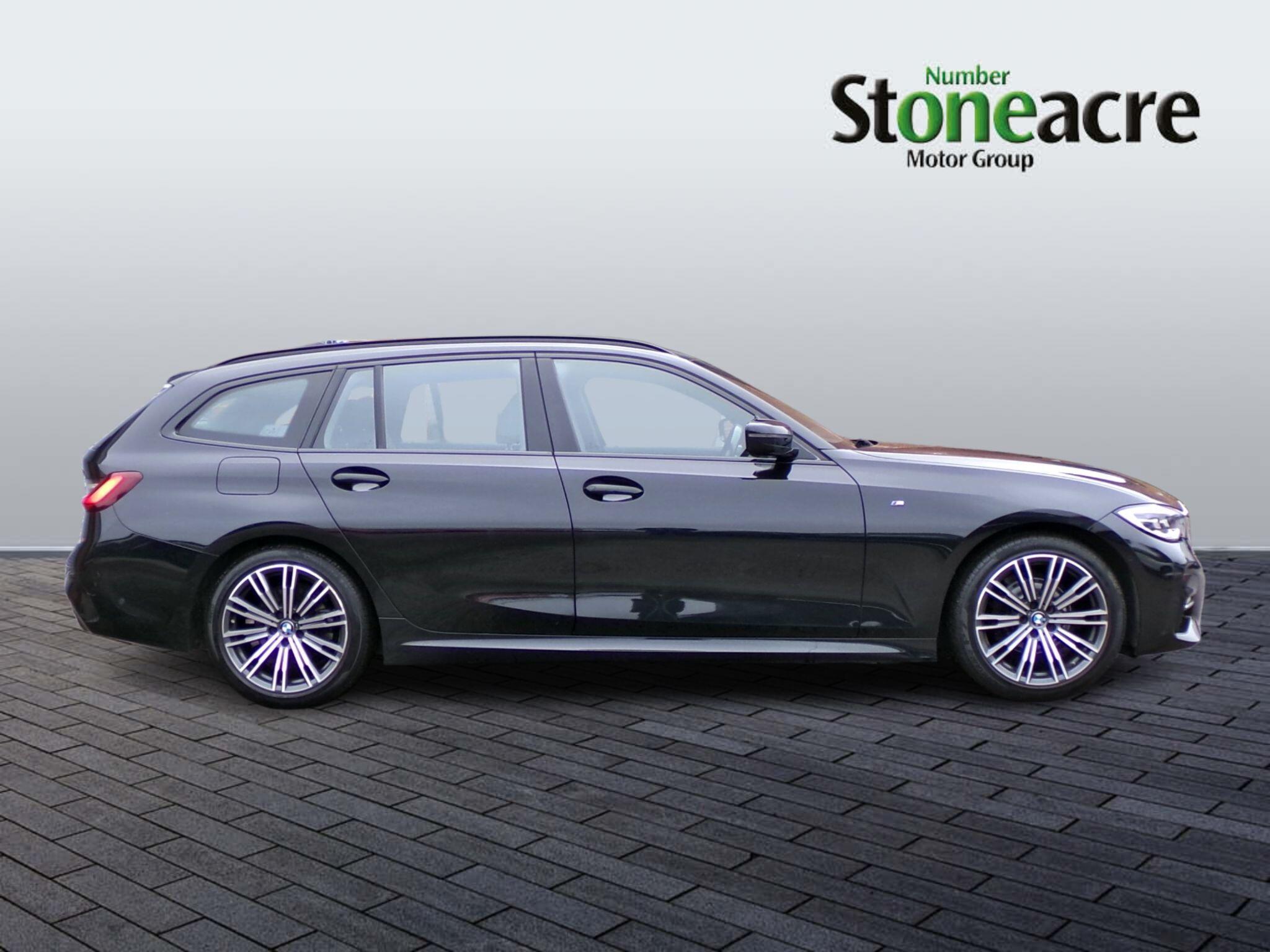 BMW 3 Series 2.0 318i M Sport Touring Auto Euro 6 (s/s) 5dr GJ71HZR Image 2