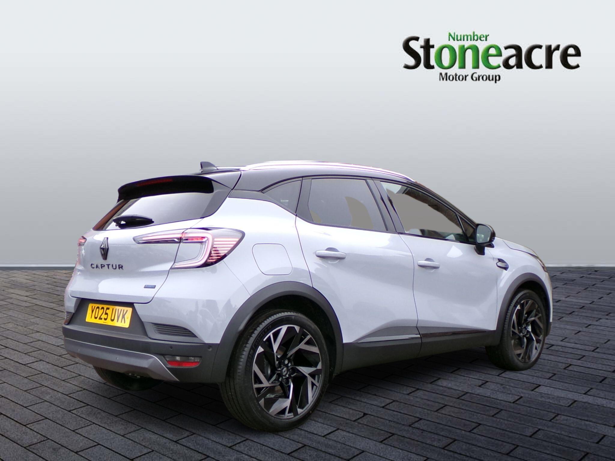 Renault Captur E-Tech 1.8 E-TECH esprit Alpine Auto Euro 6 (s/s) 5dr YO25UVK Image 2