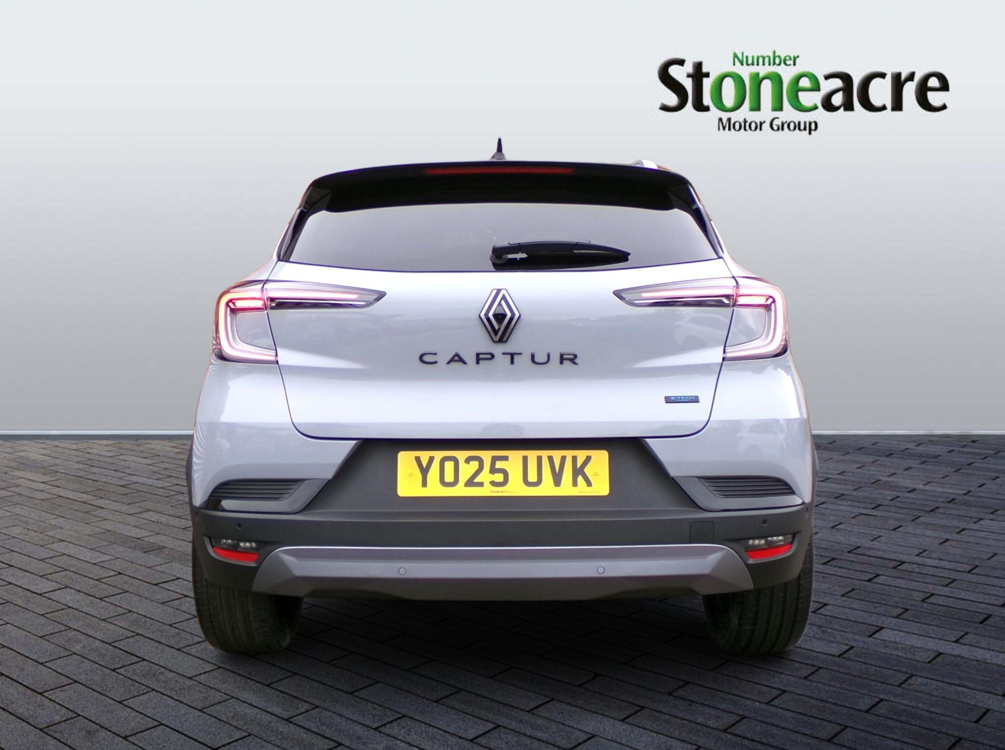 Renault Captur E-Tech 1.8 E-TECH esprit Alpine Auto Euro 6 (s/s) 5dr YO25UVK Image 3