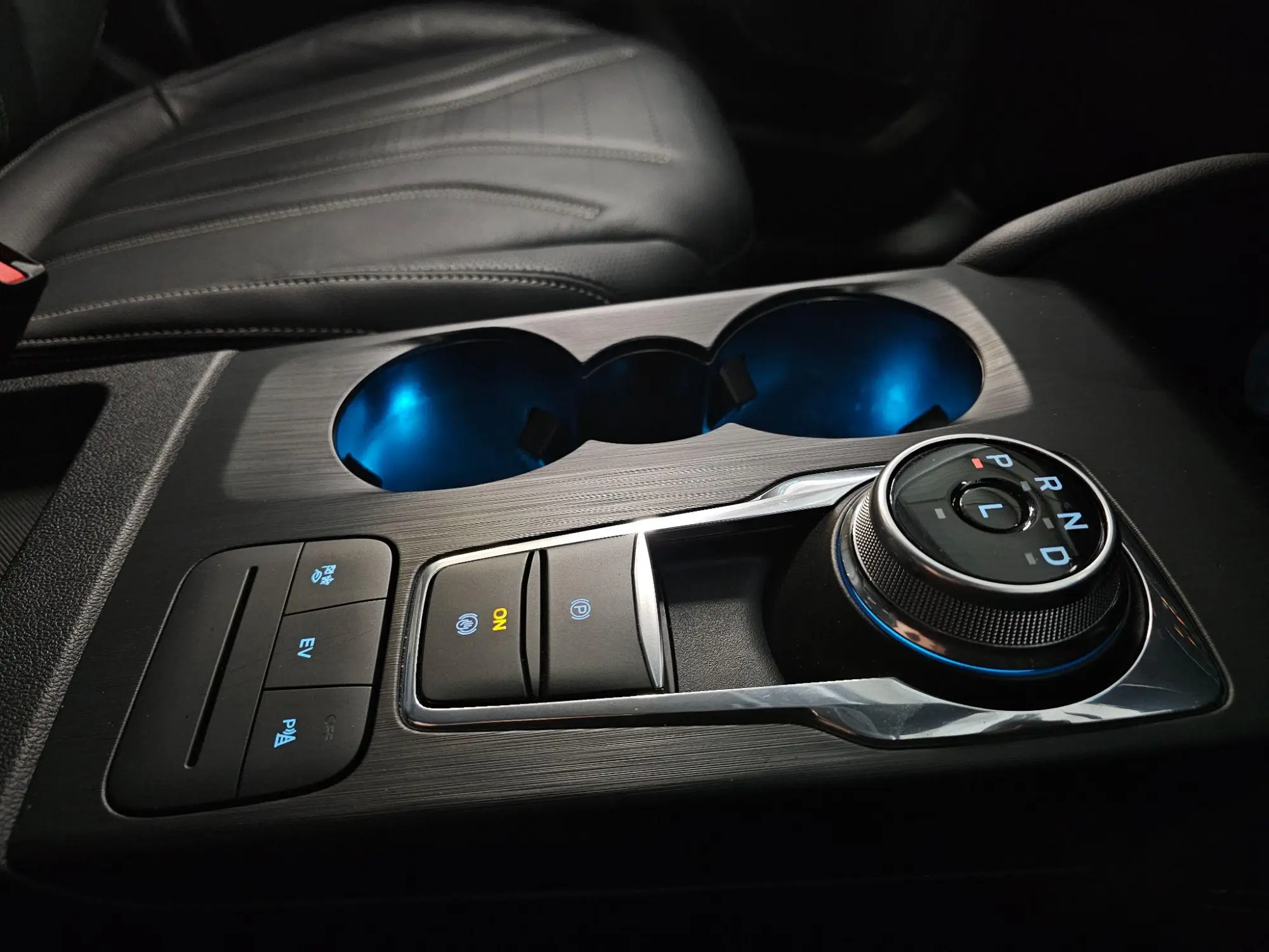 Ford Kuga Plug-In Hybrid Image 13
