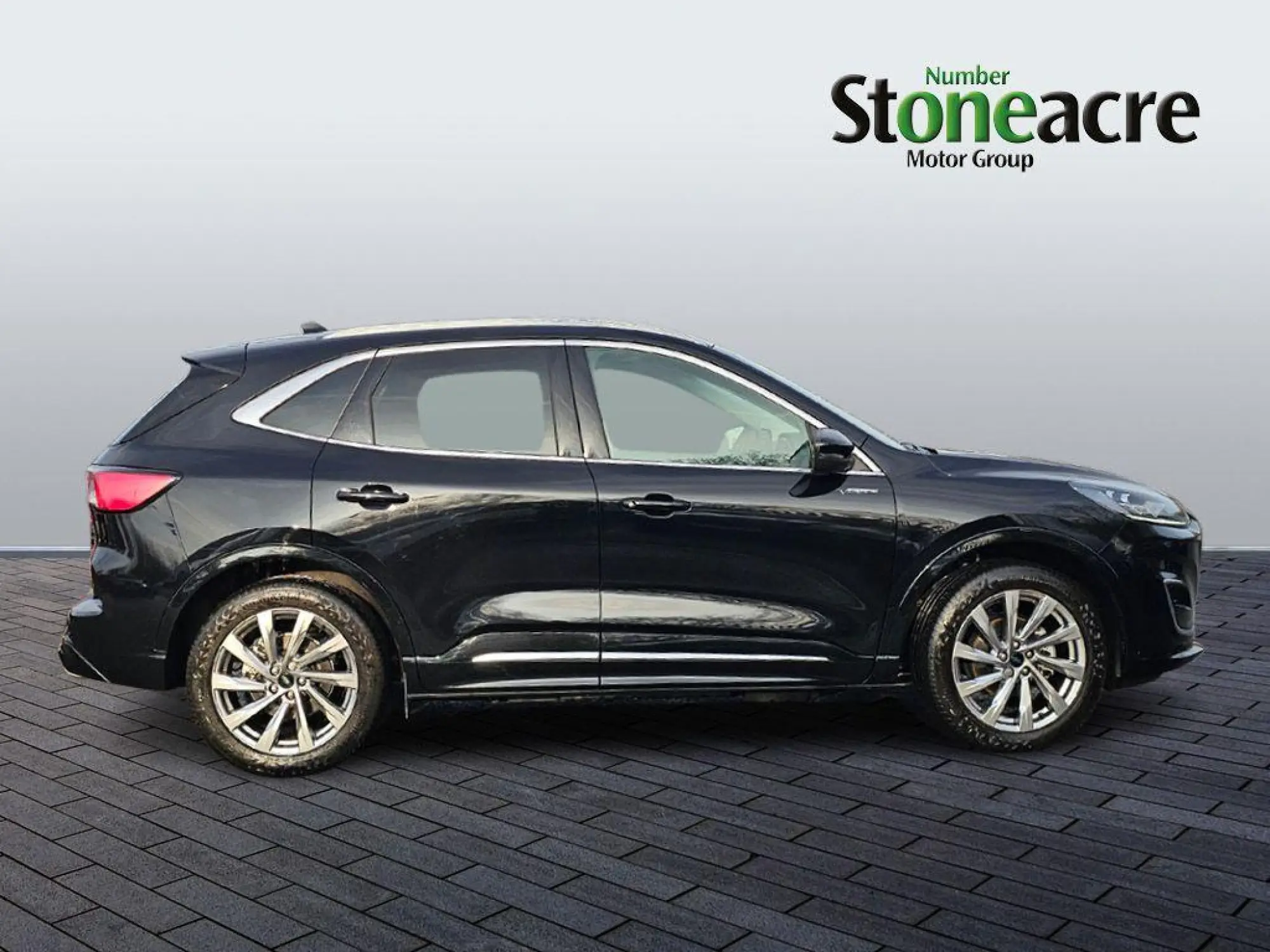 Ford Kuga Plug-in Hybrid 2.5 PHEV Vignale 5dr CVT YN24NWM Image 2