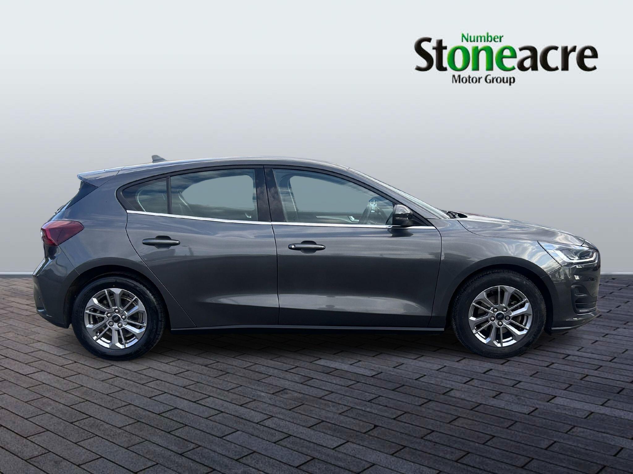 Ford Focus 1.0T EcoBoost MHEV Titanium Euro 6 (s/s) 5dr DP23XZA Image 2