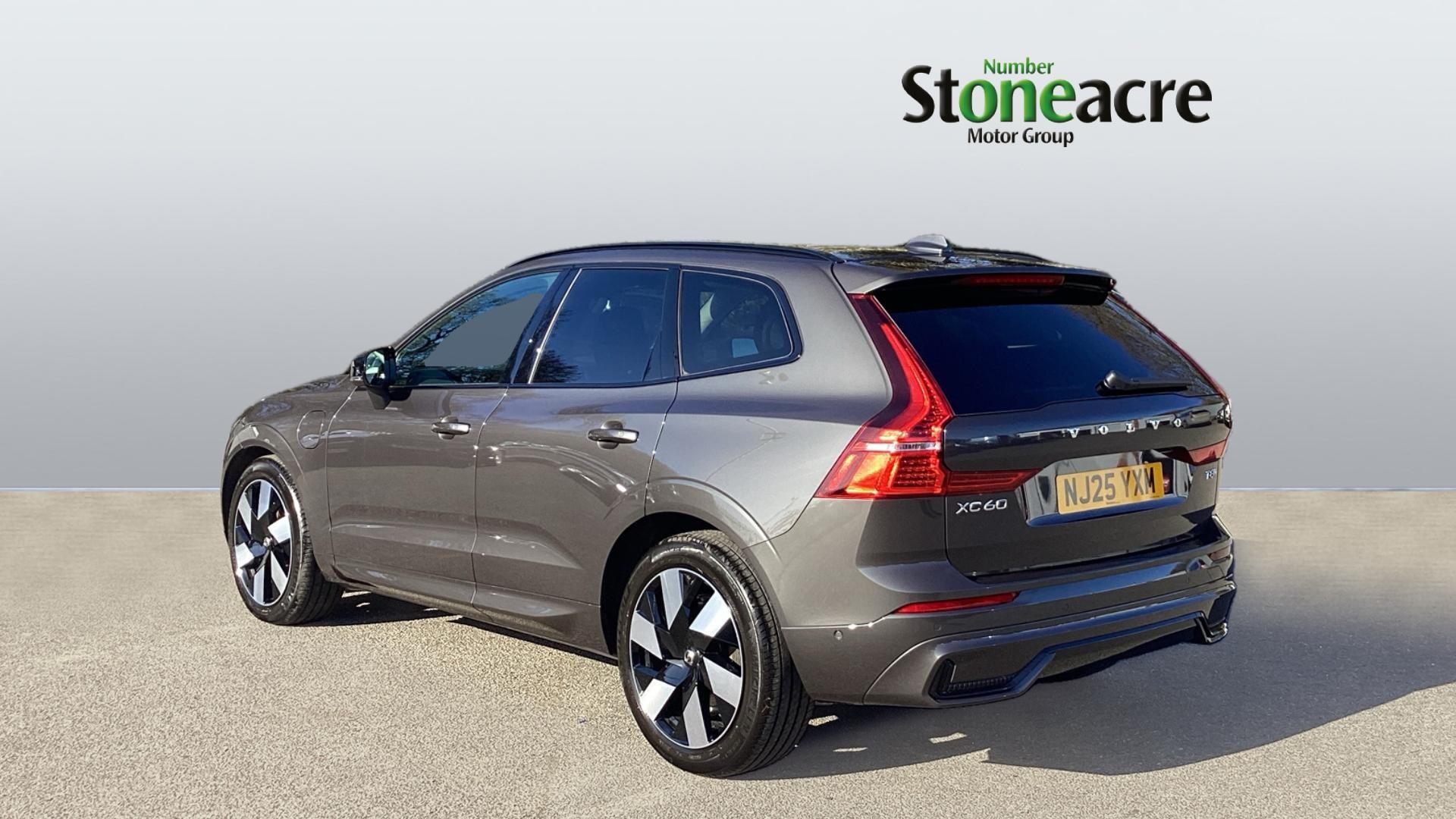 Volvo XC60 2.0h T8 18.8kWh Ultra Dark Auto AWD Euro 6 (s/s) 5dr NJ25YXM Image 2