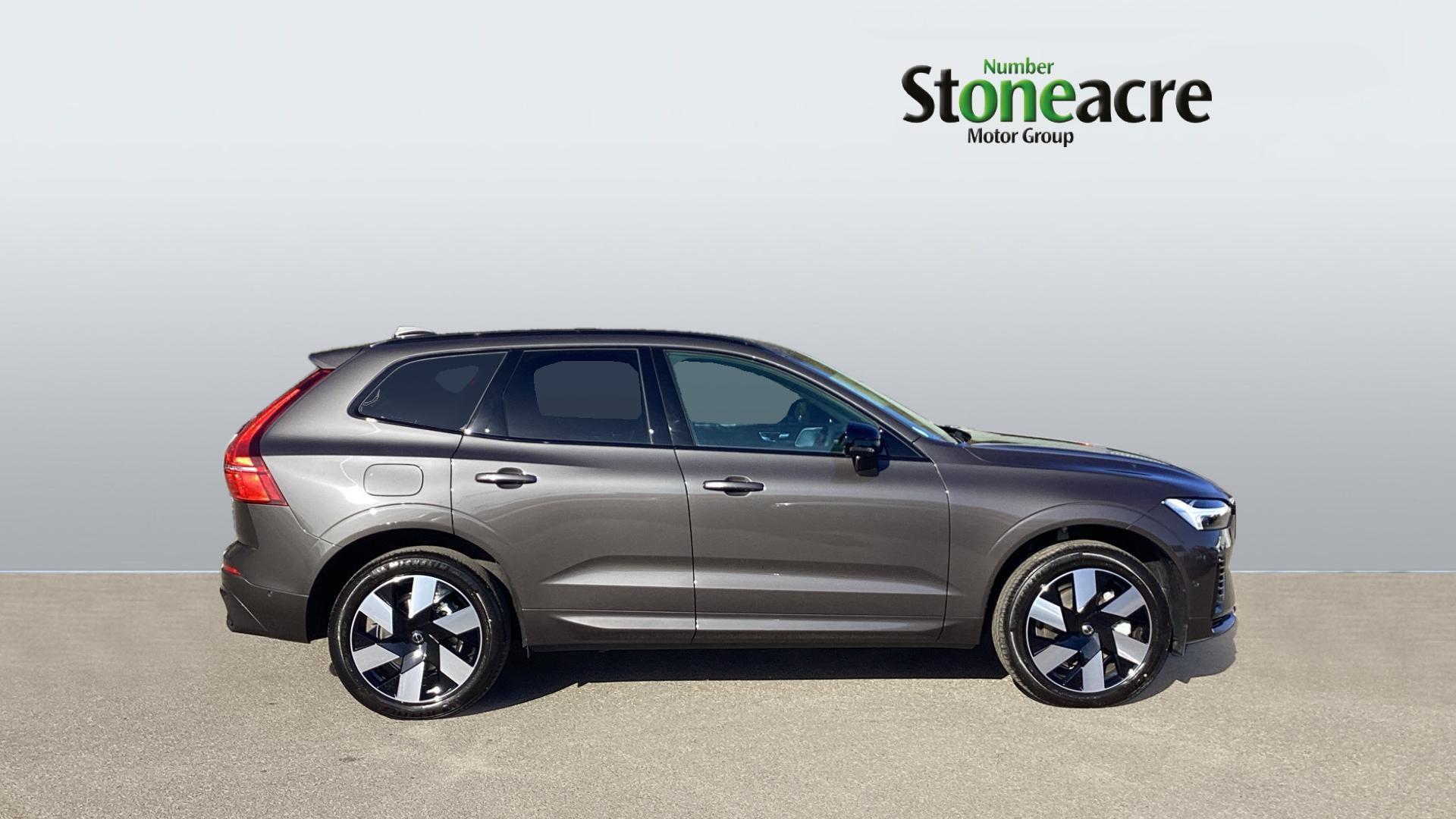 Volvo XC60 2.0h T8 18.8kWh Ultra Dark Auto AWD Euro 6 (s/s) 5dr NJ25YXM Image 3