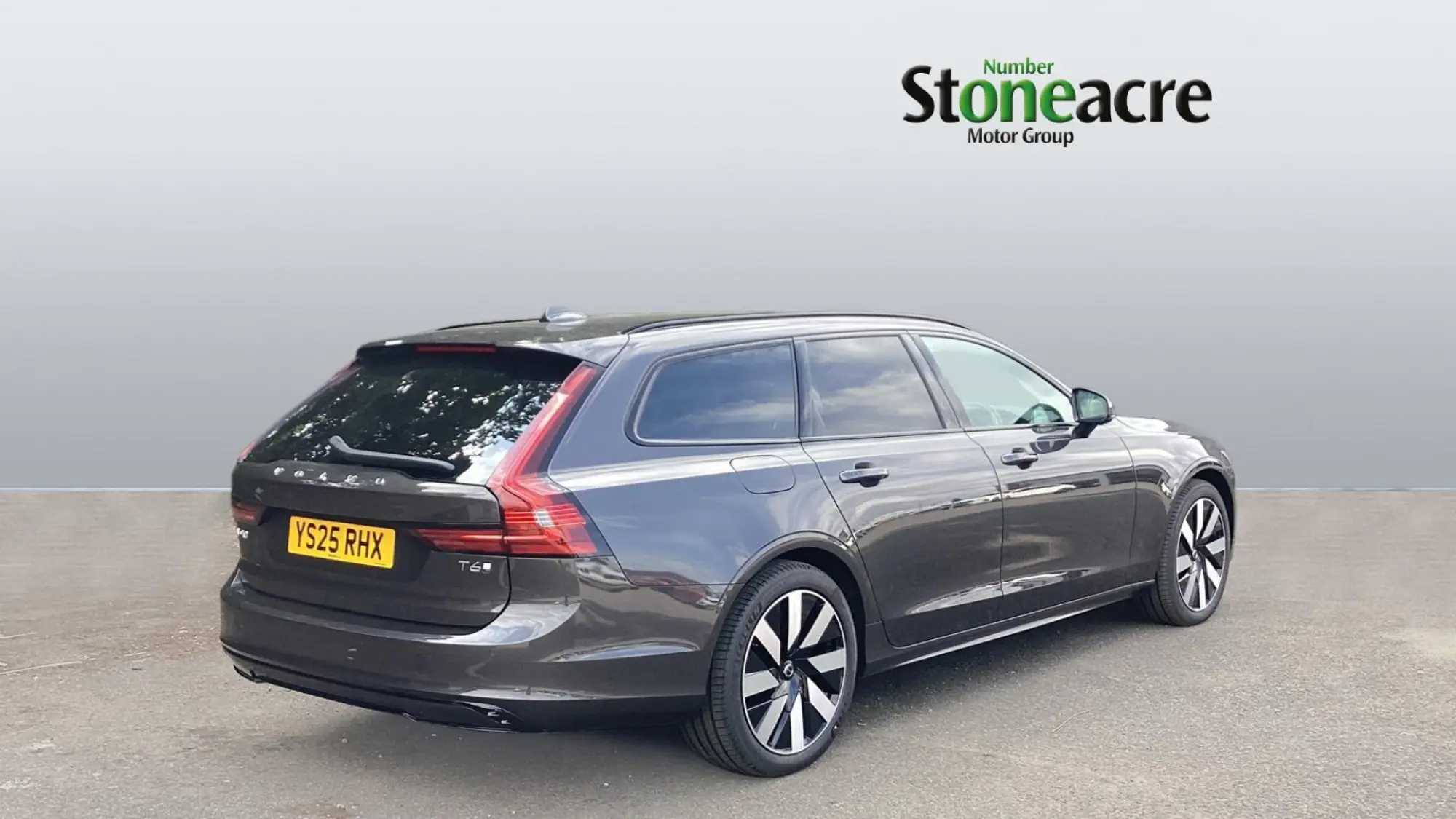 Volvo V90 Plug-In Hybrid 2.0h T6 18.8kWh Plus Auto AWD Euro 6 (s/s) 5dr YS25RHX Image 2