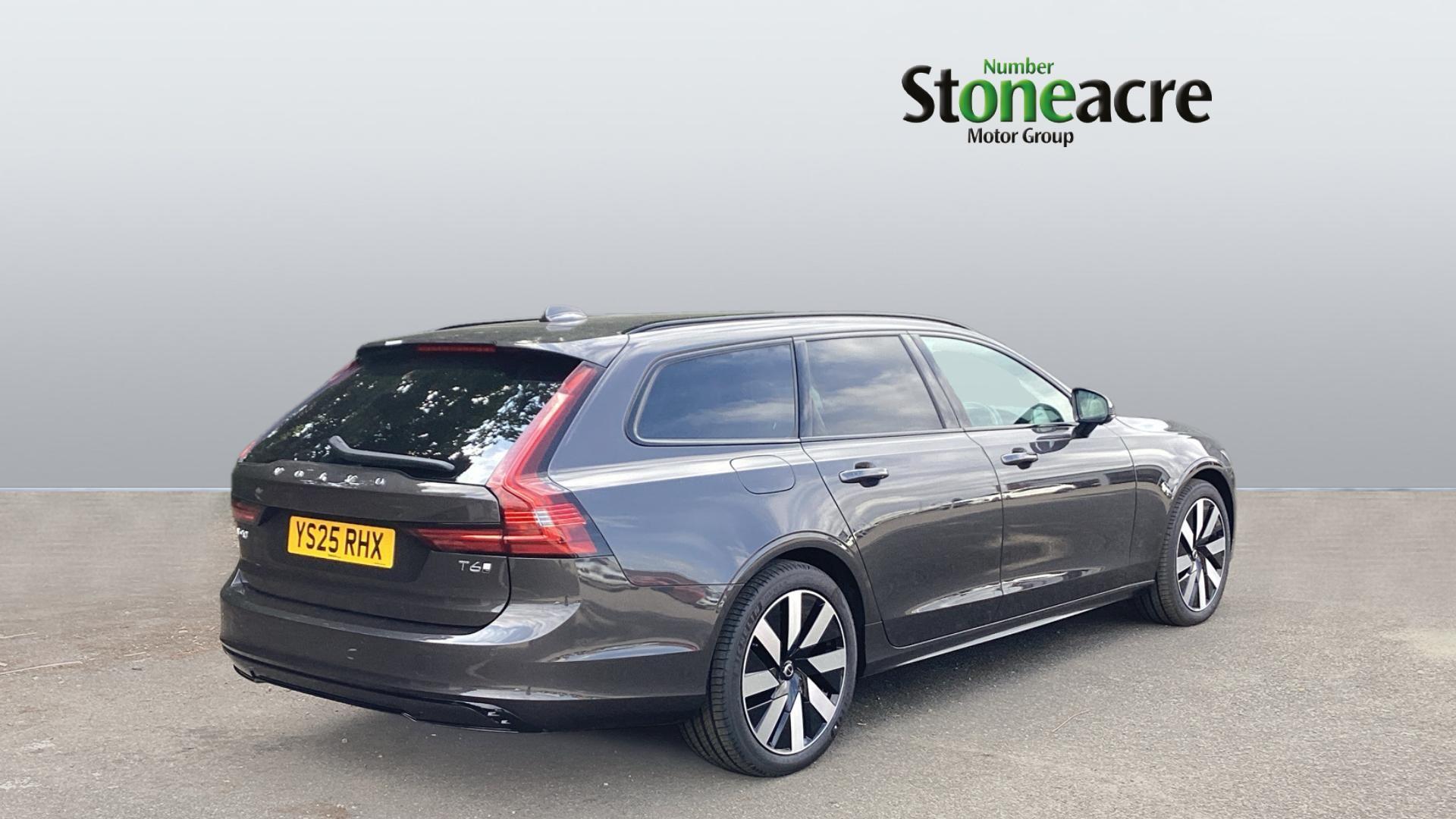 Volvo V90 Plug-In Hybrid 2.0h T6 18.8kWh Plus Auto AWD Euro 6 (s/s) 5dr YS25RHX Image 2