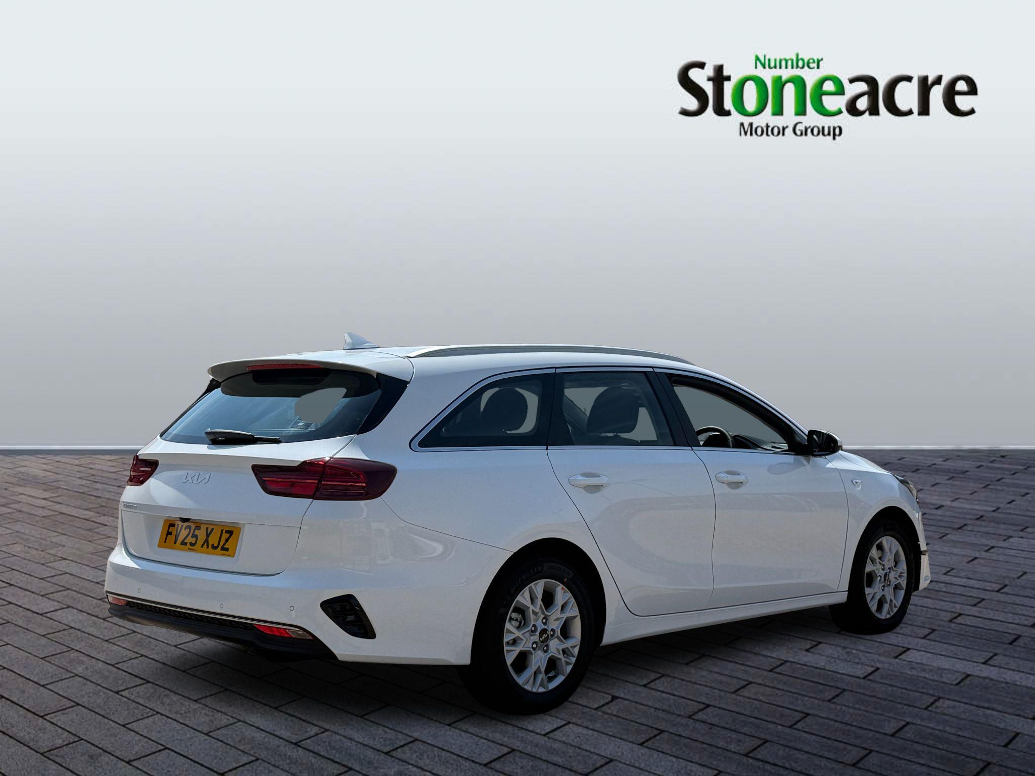 Kia Ceed 1.5 T-GDi 2 Sportswagon Euro 6 (s/s) 5dr FX25WRO Image 3