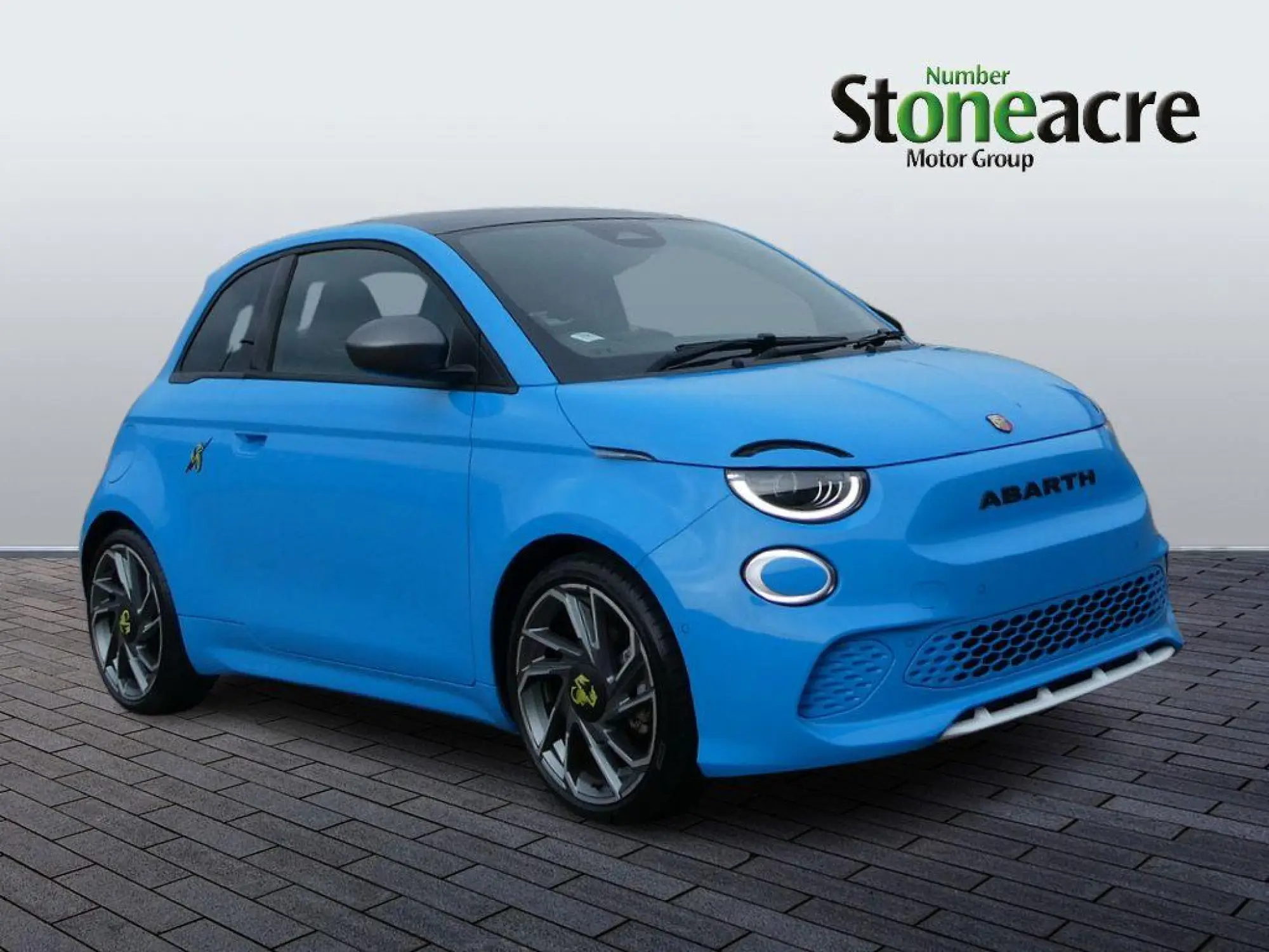 Abarth 500e Image 1
